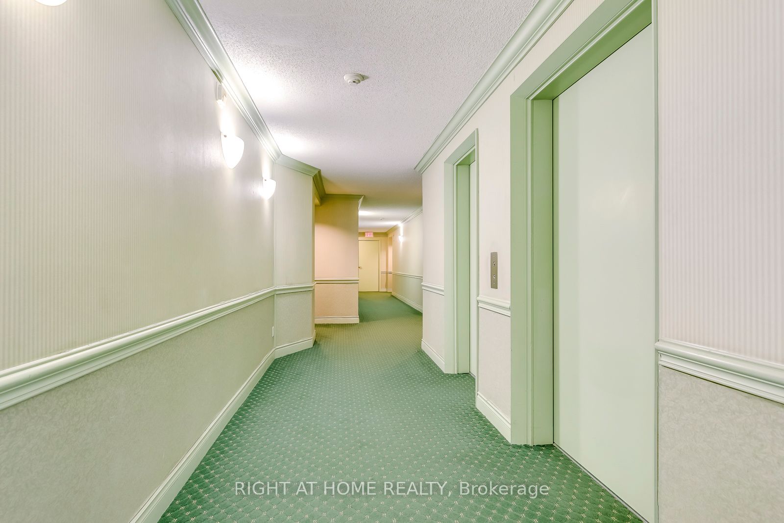 10 Dayspring Circle 805, Brampton, ON L6P 1B9 photo 3