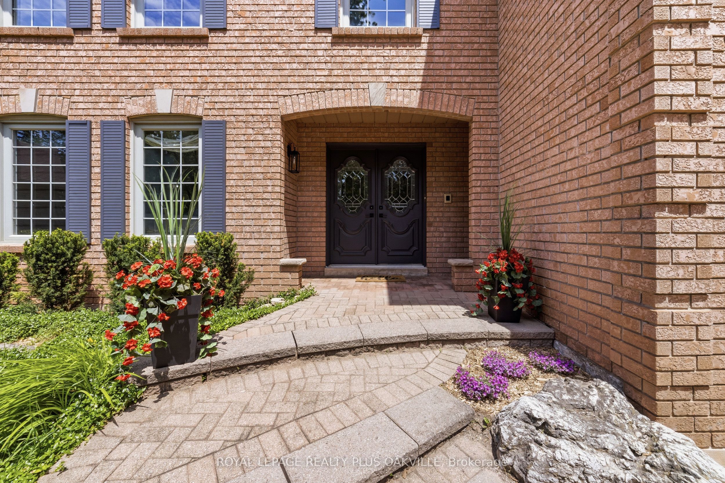 1113 Valleywood Court, Oakville, ON L6M 2C4 photo 3