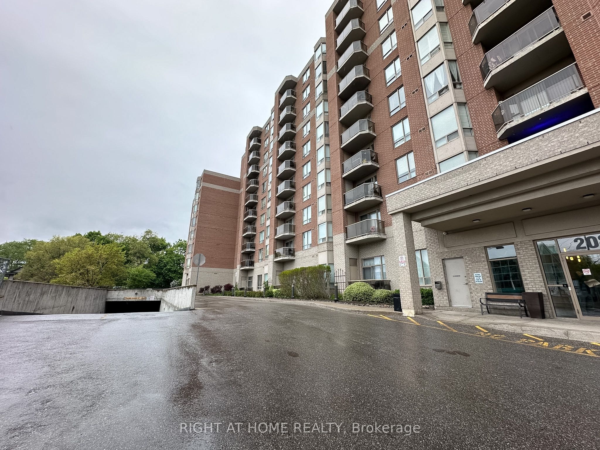2088 Lawrence Avenue W 702, Toronto, ON M9N 3Z9