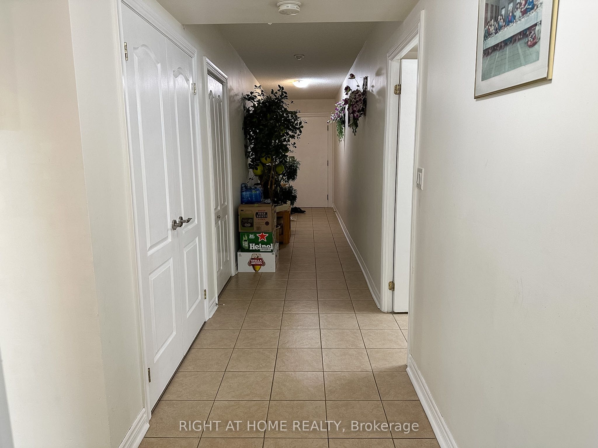 2088 Lawrence Avenue W 702, Toronto, ON M9N 3Z9 photo 4
