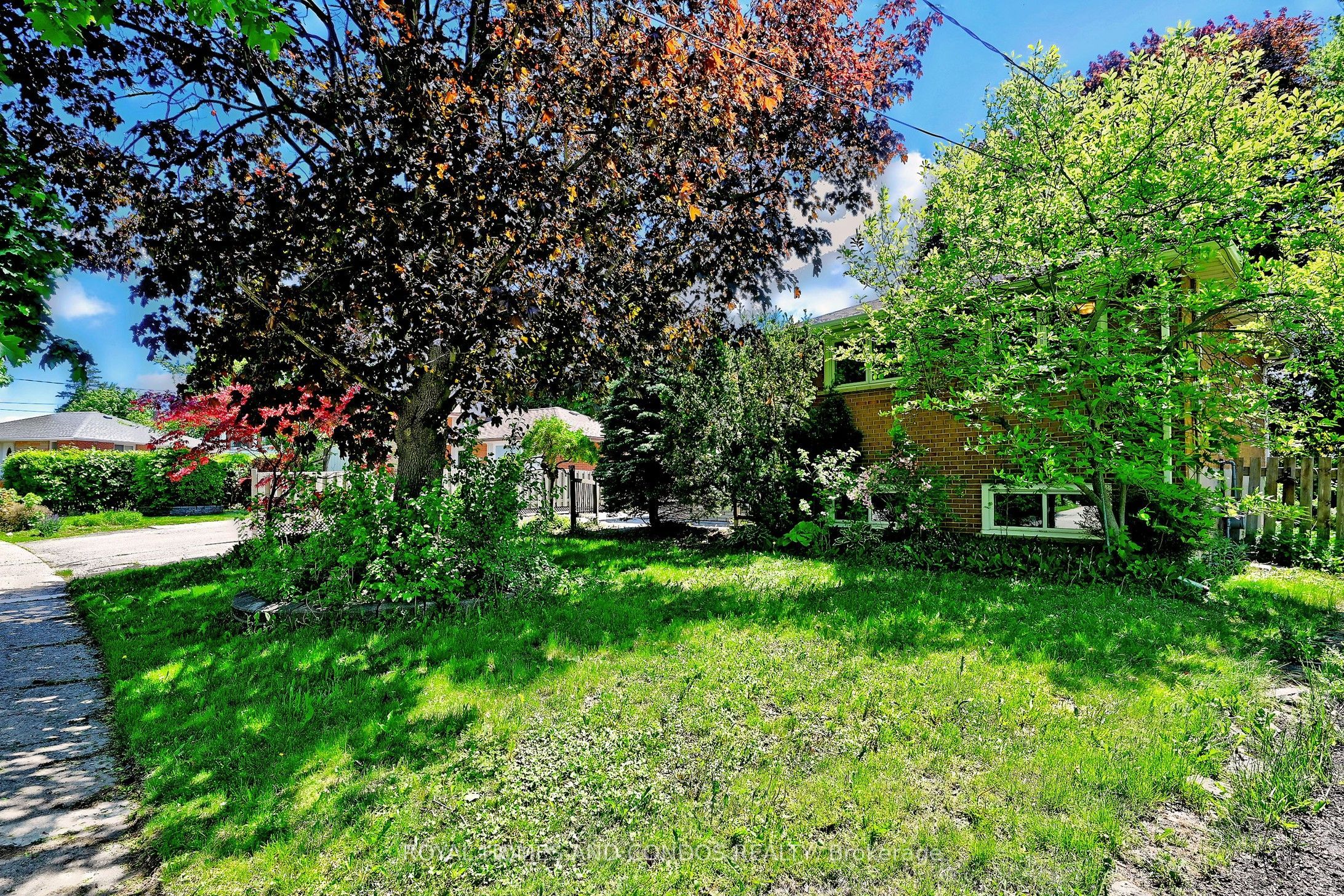 6 Raylawn Crescent, Halton Hills, ON L7G 4M5 photo 2