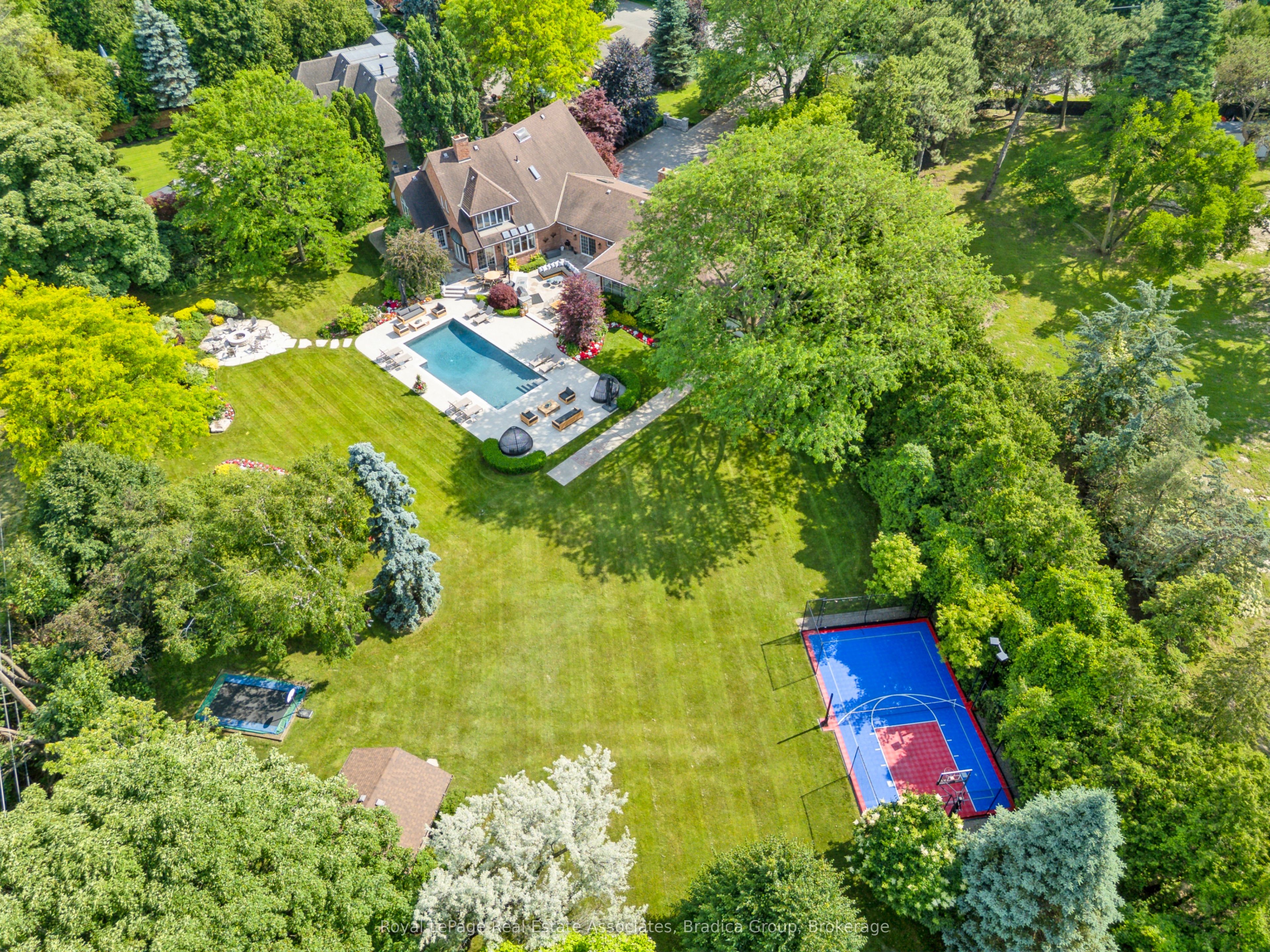 19 Lorraine Gardens, Toronto, ON M9B 4Z5 photo 2