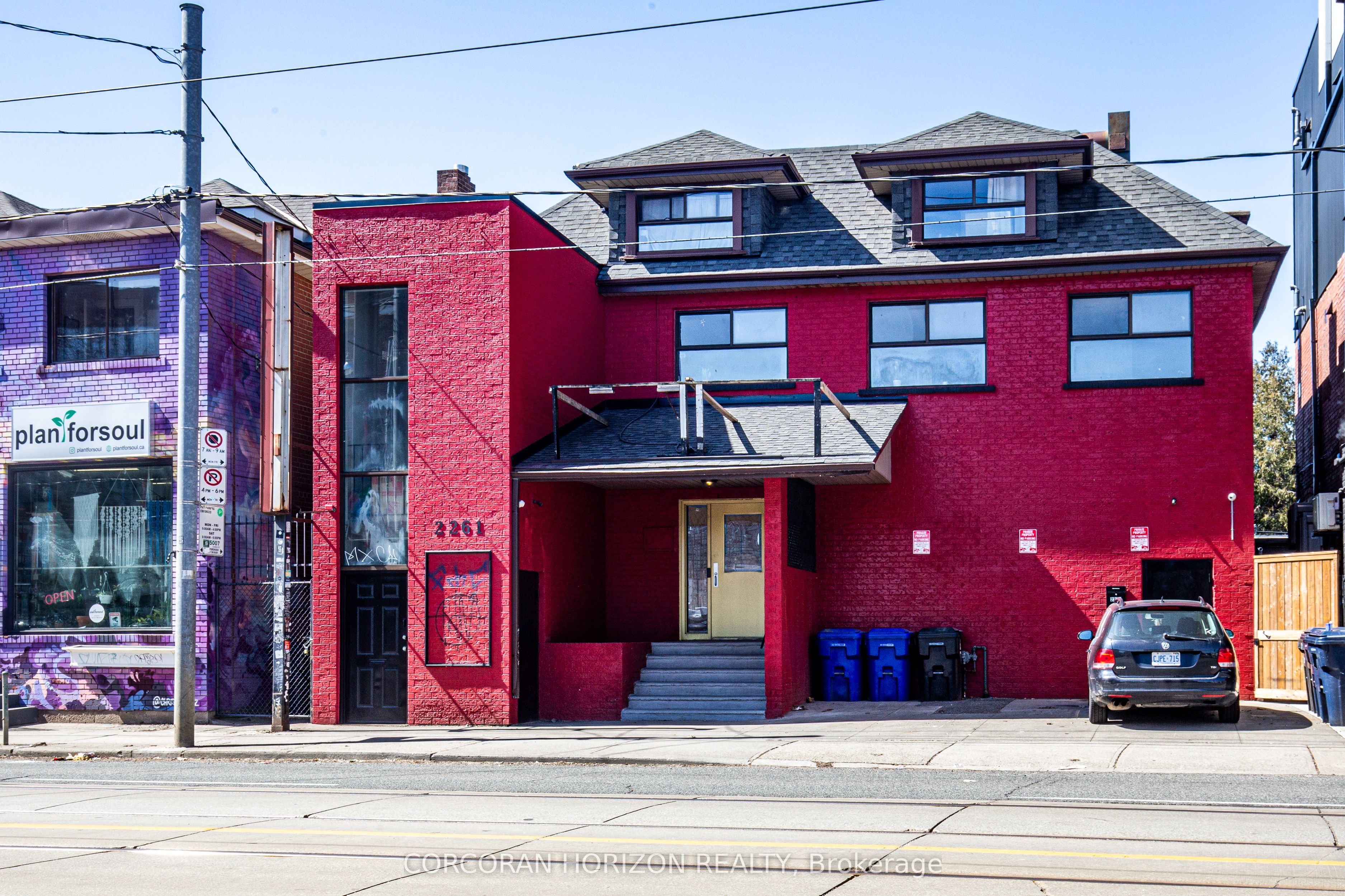 2261 Dundas Street W, Toronto, ON M6R 1X6 photo 2