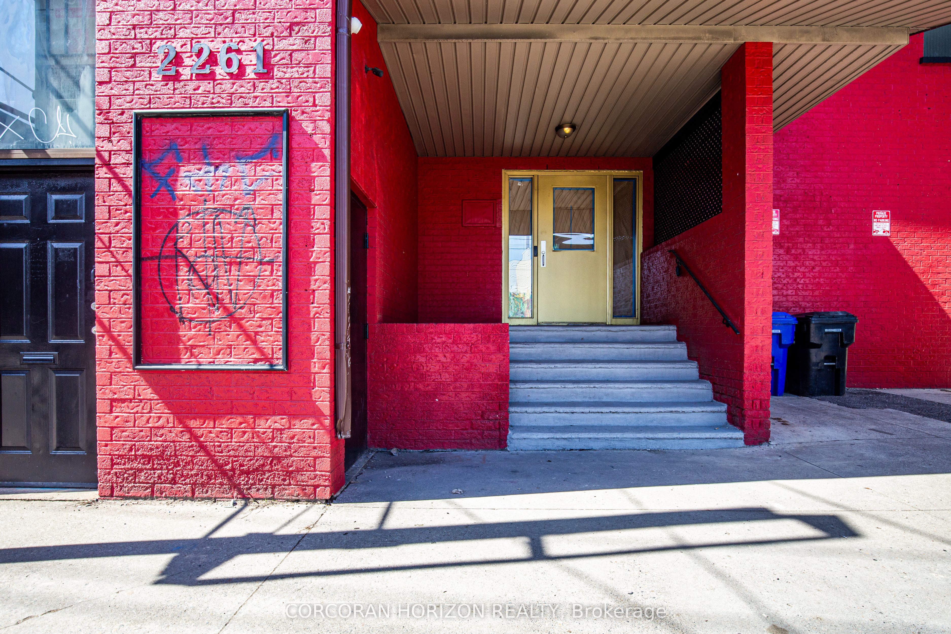2261 Dundas Street W, Toronto, ON M6R 1X6 photo 3