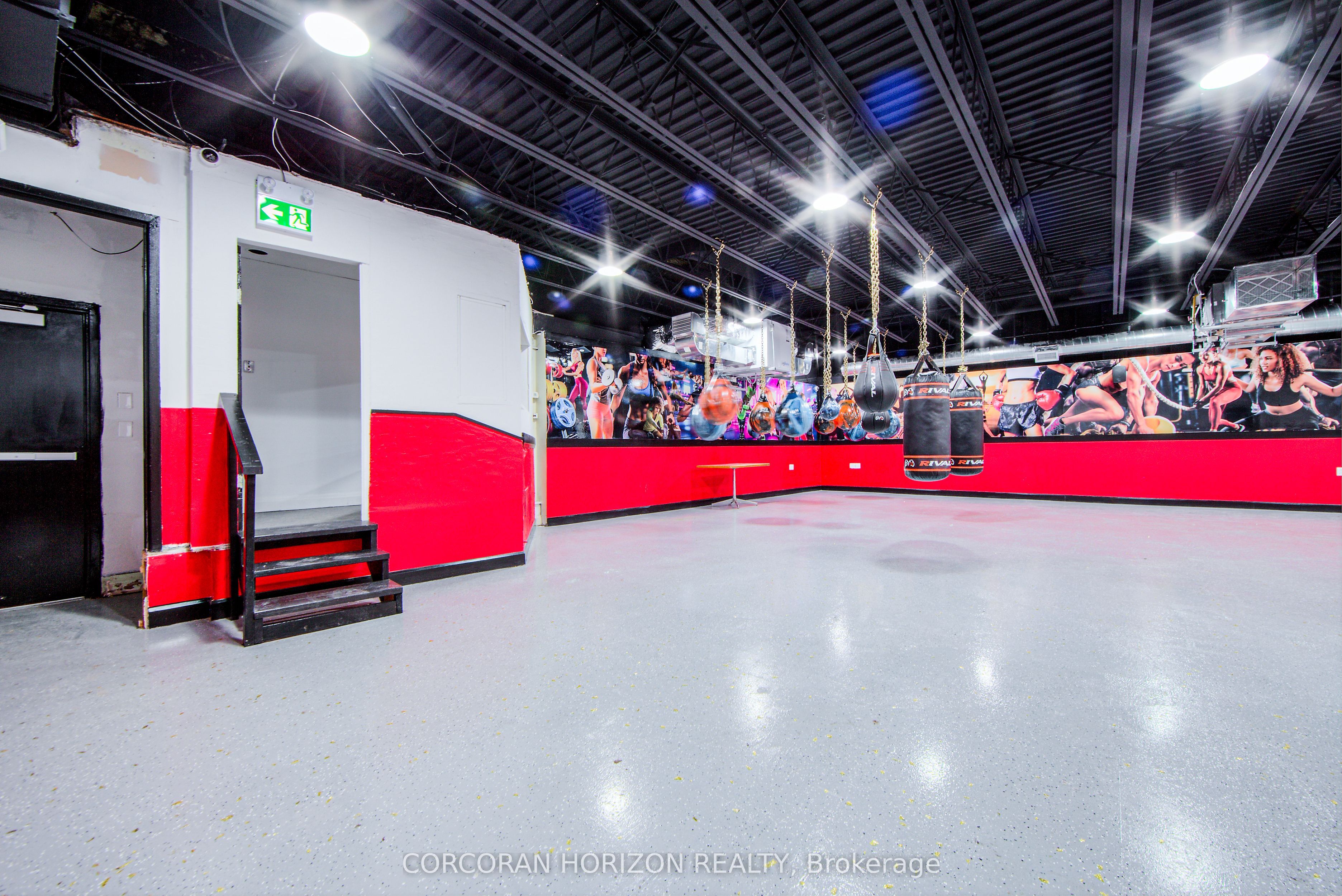 2261 Dundas Street W, Toronto, ON M6R 1X6 photo 4