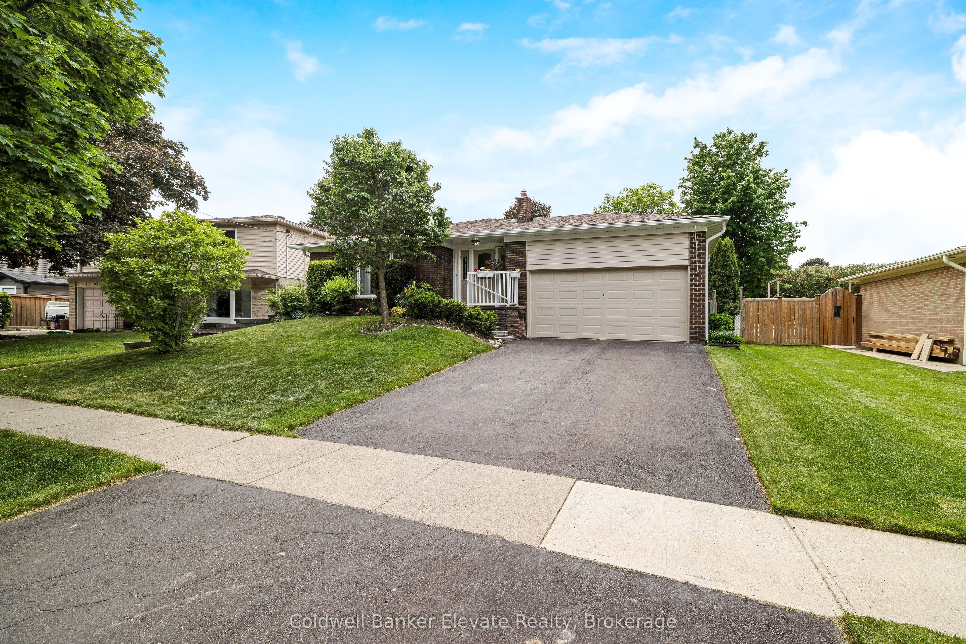 6 Metcalfe Court, Halton Hills, ON L7G 4N6