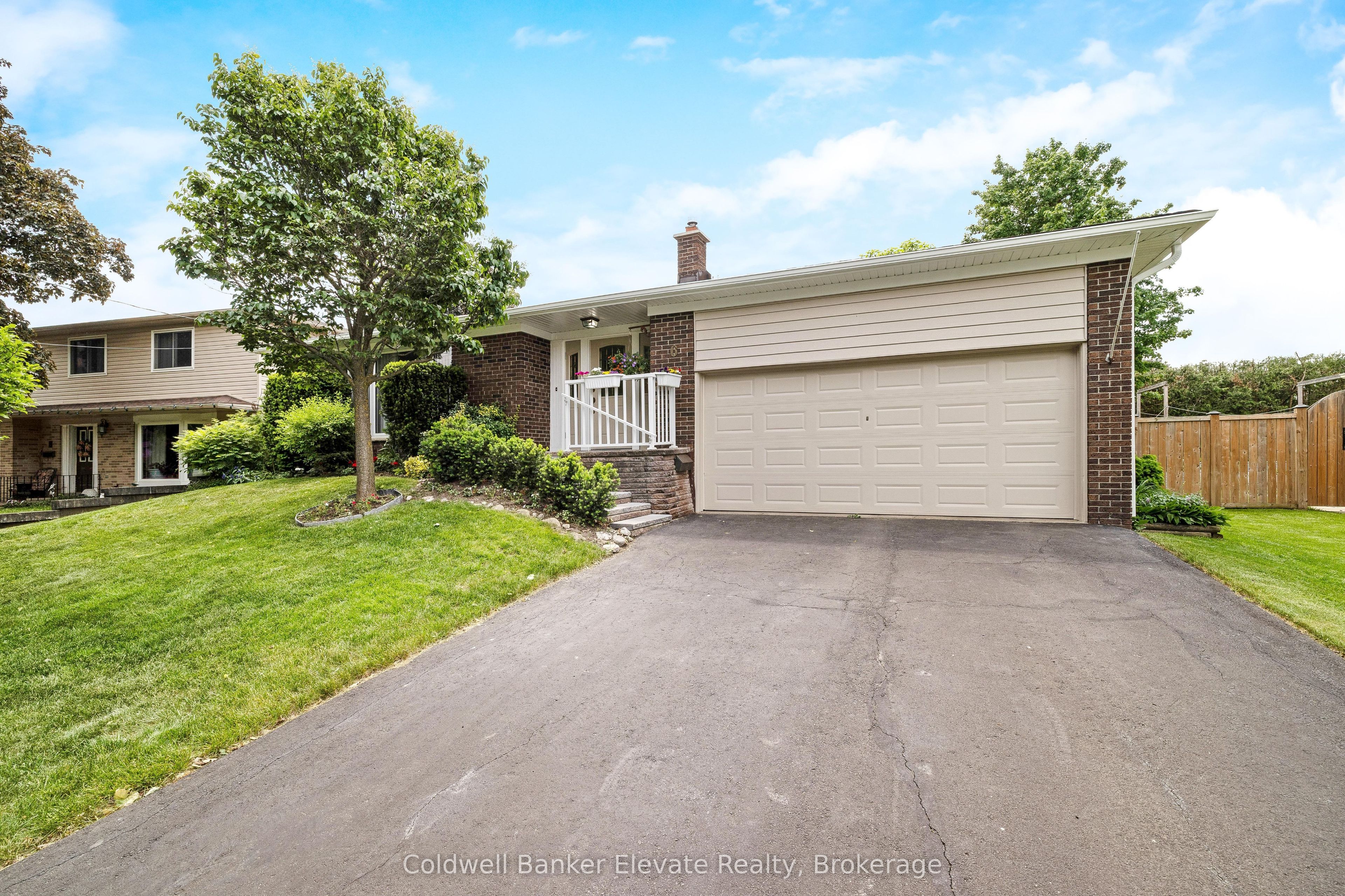 6 Metcalfe Court, Halton Hills, ON L7G 4N6 photo 2