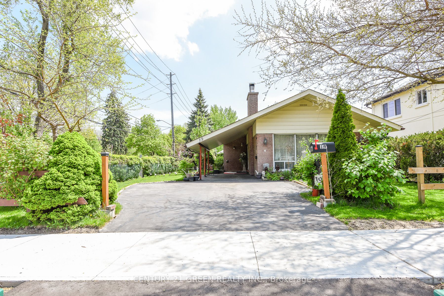 19 Eriksdale Road, Toronto, ON M9C 2B8
