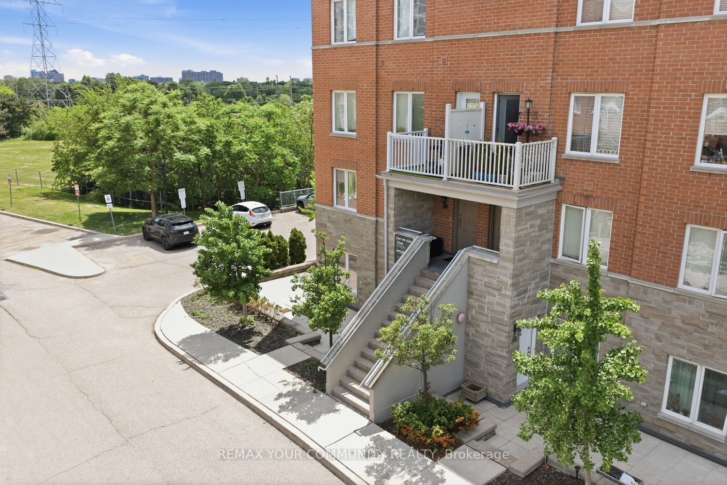35 Richgrove Drive 204, Toronto, ON M9R 0A3 photo 2