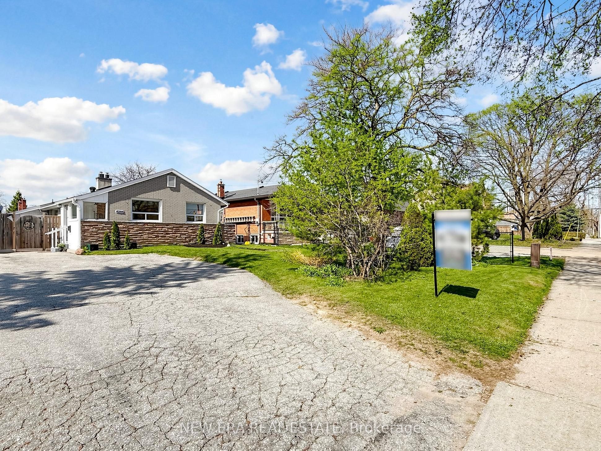 4246 Bloor Street W, Toronto, ON M9C 1Z7