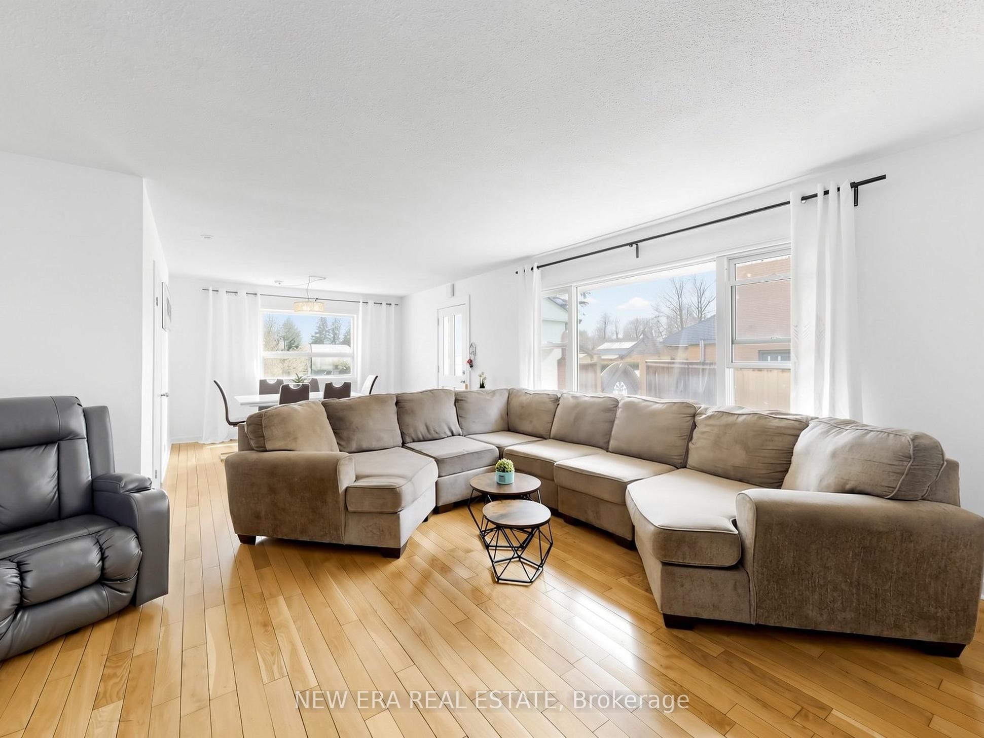 4246 Bloor Street W, Toronto, ON M9C 1Z7 photo 3