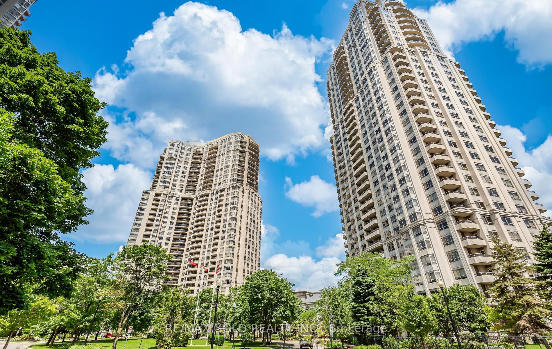 25 Kingsbridge Grdn Circle 224, Mississauga, ON L5R 4B1
