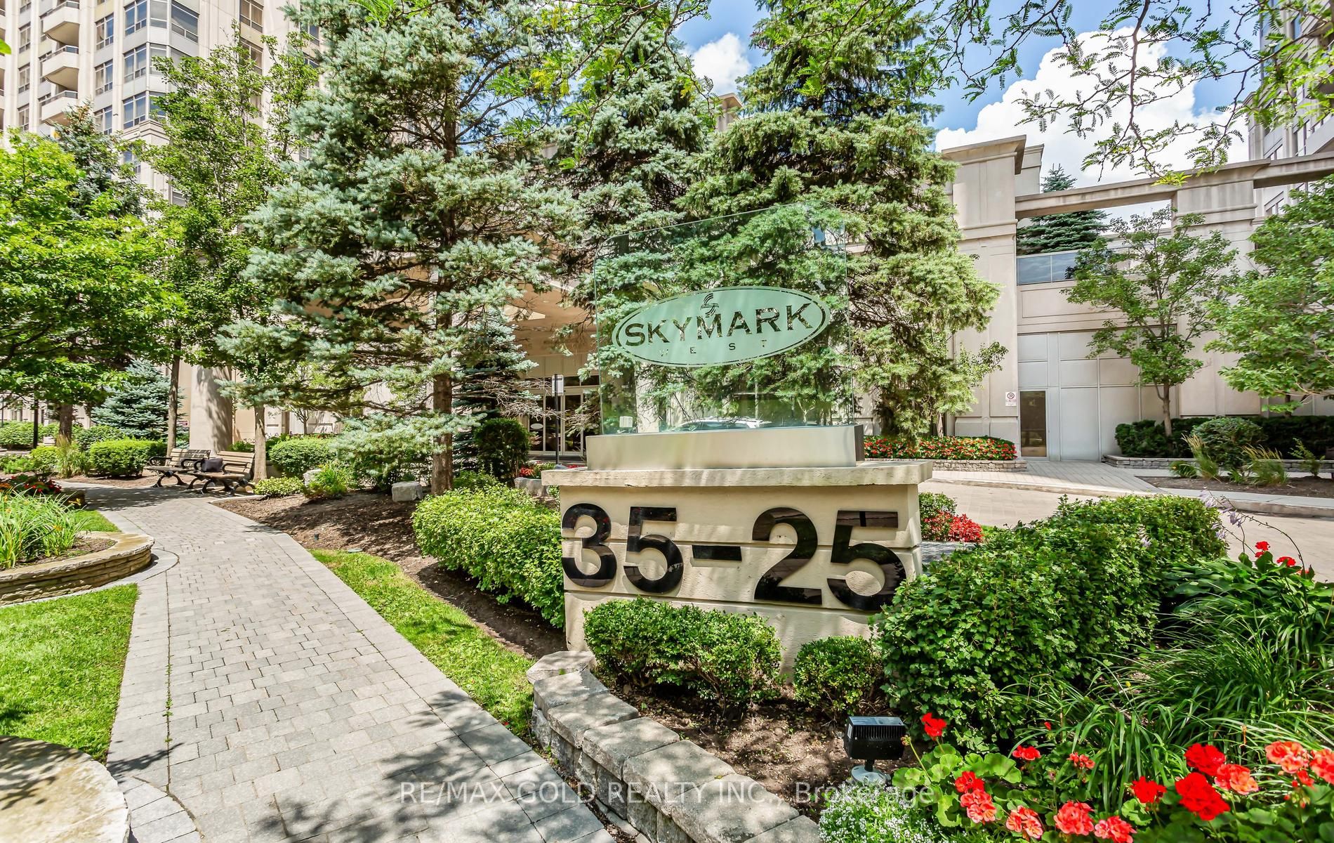 25 Kingsbridge Grdn Circle 224, Mississauga, ON L5R 4B1 photo 2