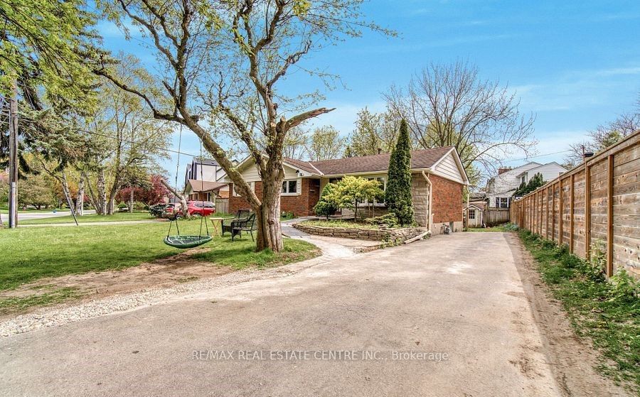314 Strathcona Drive, Burlington, ON L7L 2E1 photo 2