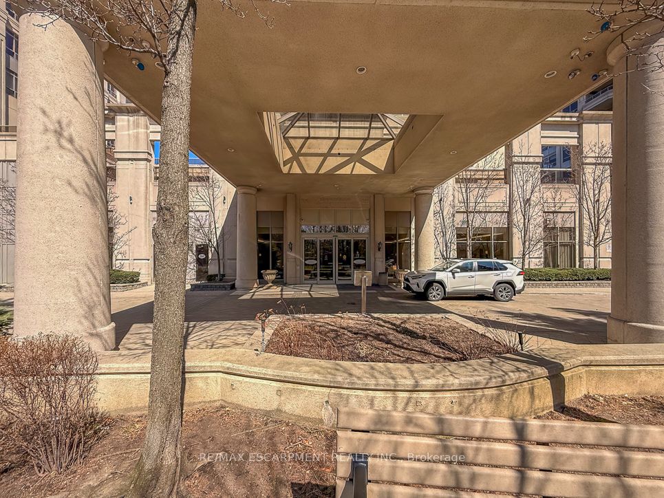 35 Kingsbridge Garden Circle 2706, Mississauga, ON L5R 3Z3 photo 3