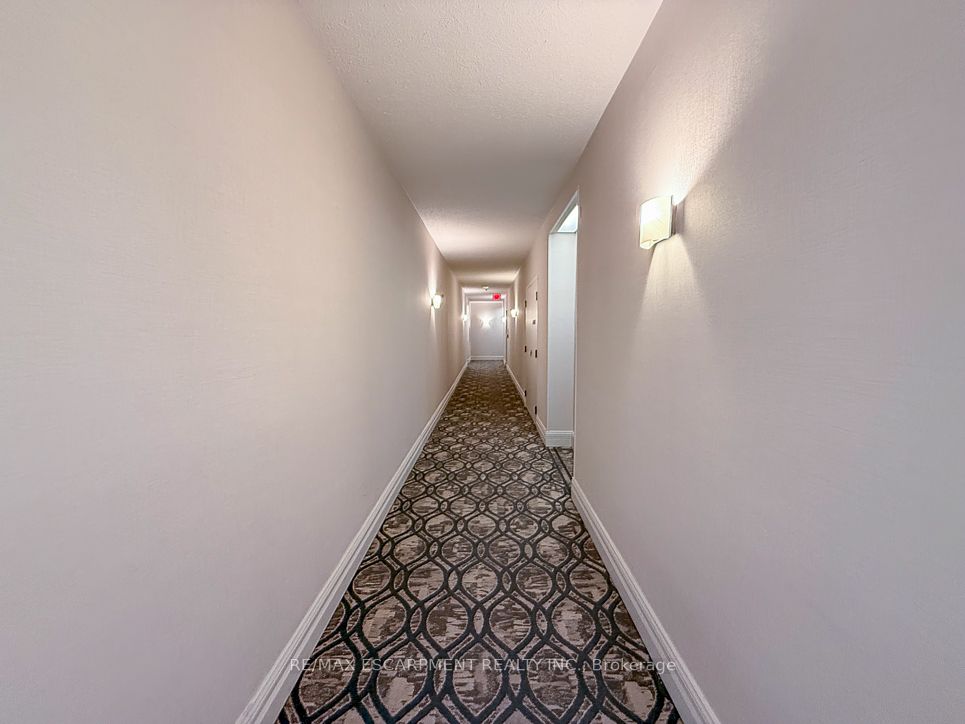 35 Kingsbridge Garden Circle 2706, Mississauga, ON L5R 3Z3 photo 4