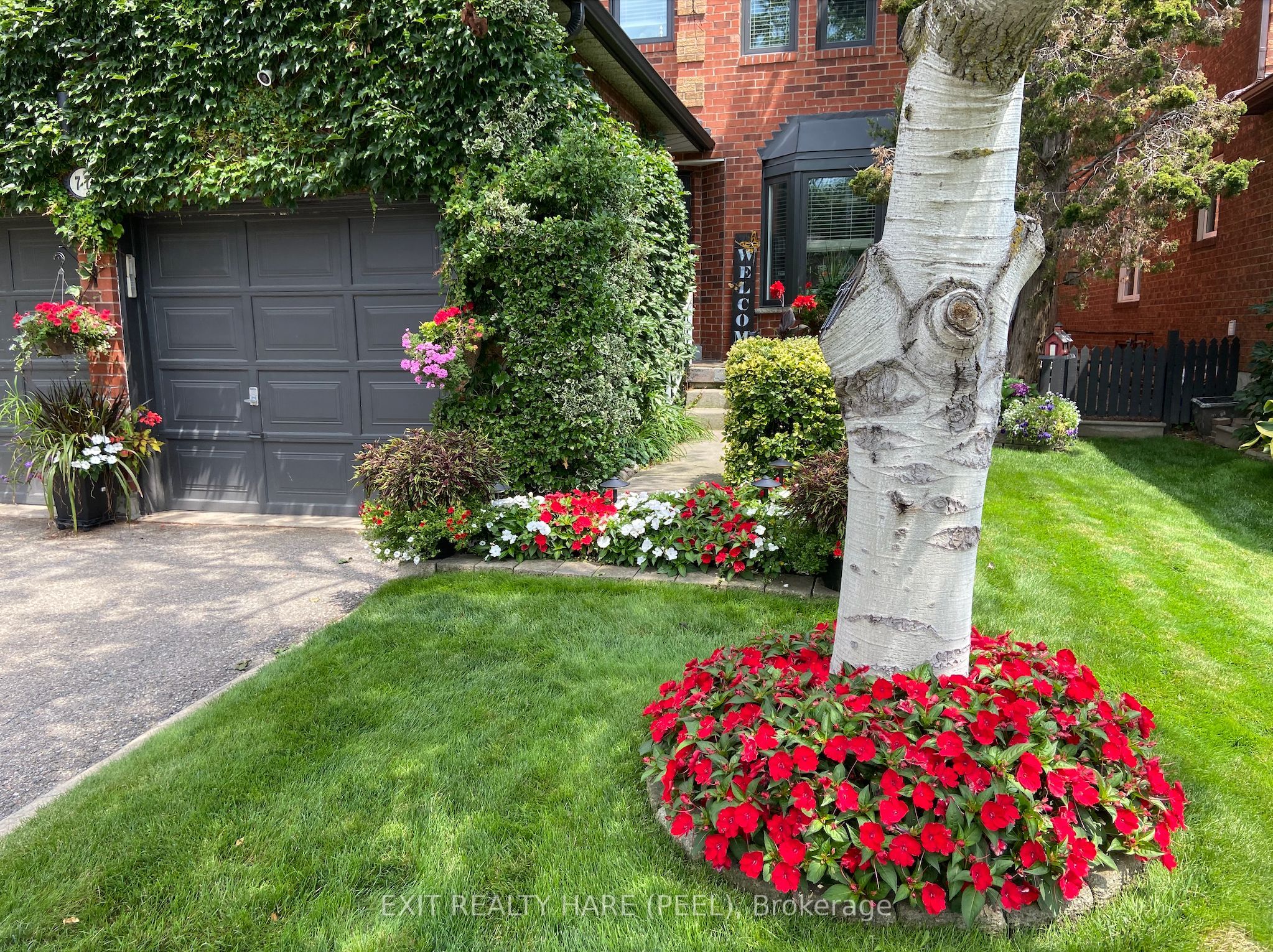 77 Lord Simcoe Drive, Brampton, ON L6S 5H1 photo 2