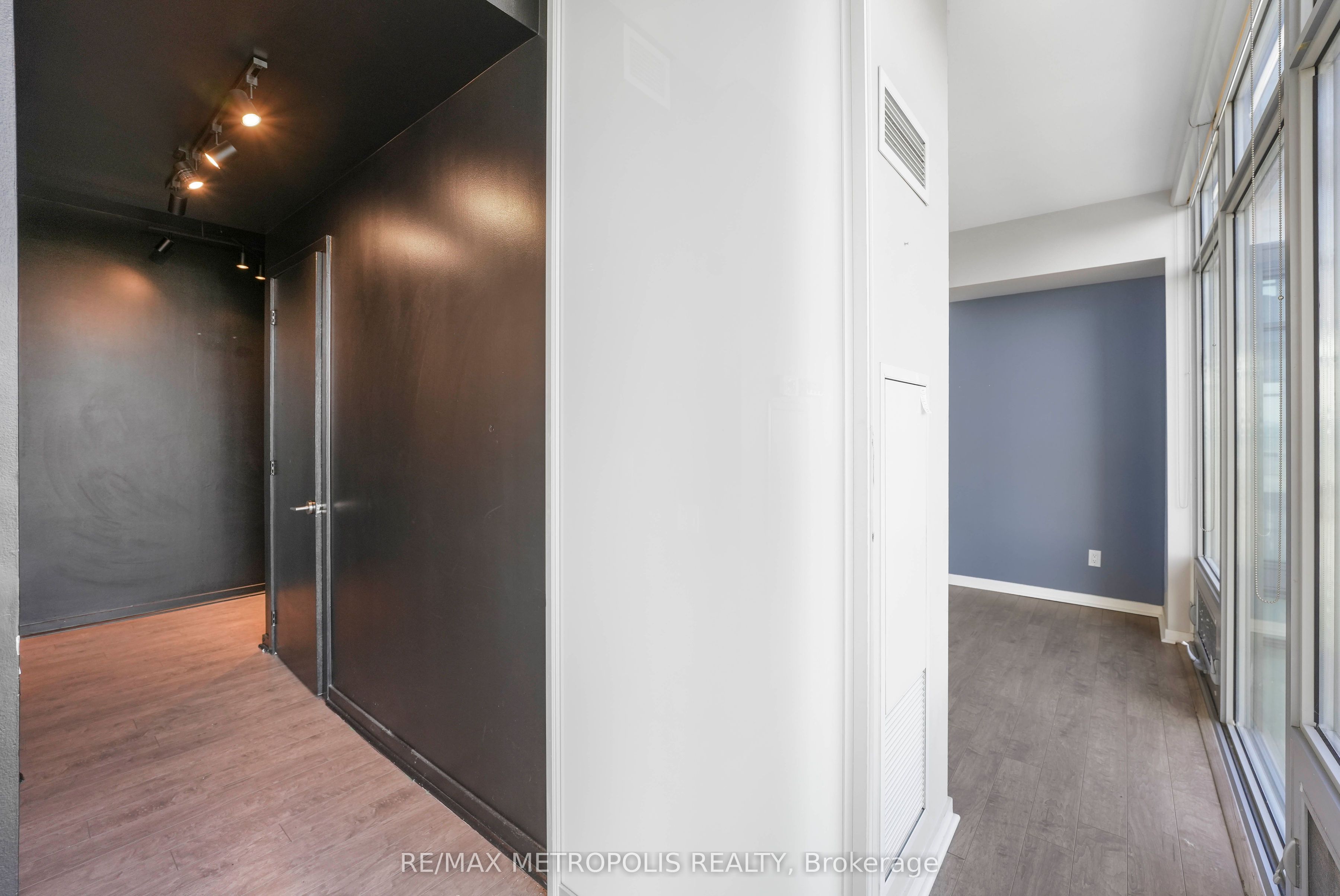 103 The Queensway Avenue 1414, Toronto, ON M6S 5B3 photo 4