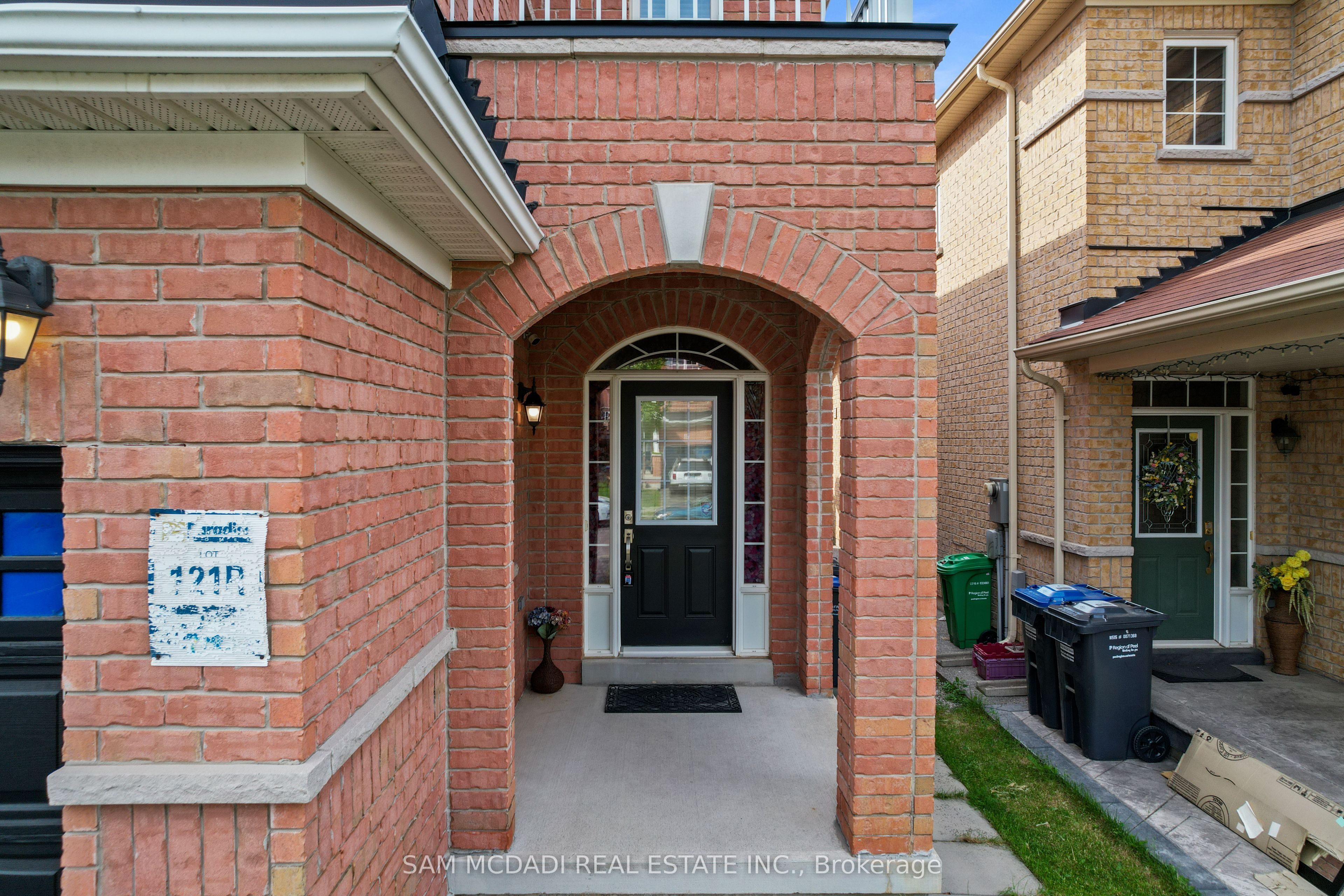 891 Oasis Drive, Mississauga, ON L5V 0C7 photo 3