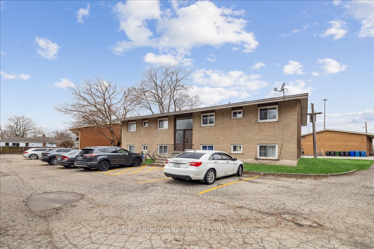 2350 Queensway Drive 3, Burlington, ON L7R 3T3 photo 2