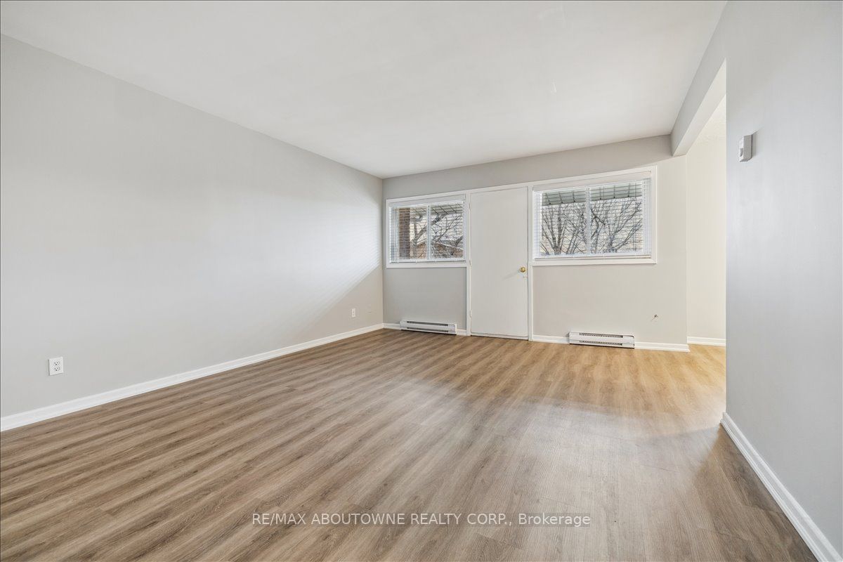 2350 Queensway Drive 3, Burlington, ON L7R 3T3 photo 5