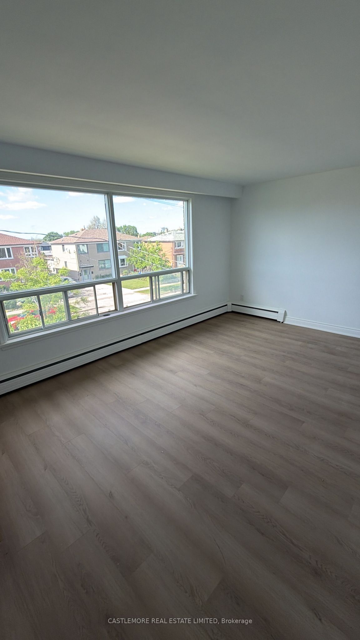 9 Allenby Avenue 5, Toronto, ON M9W 1S5 photo 2