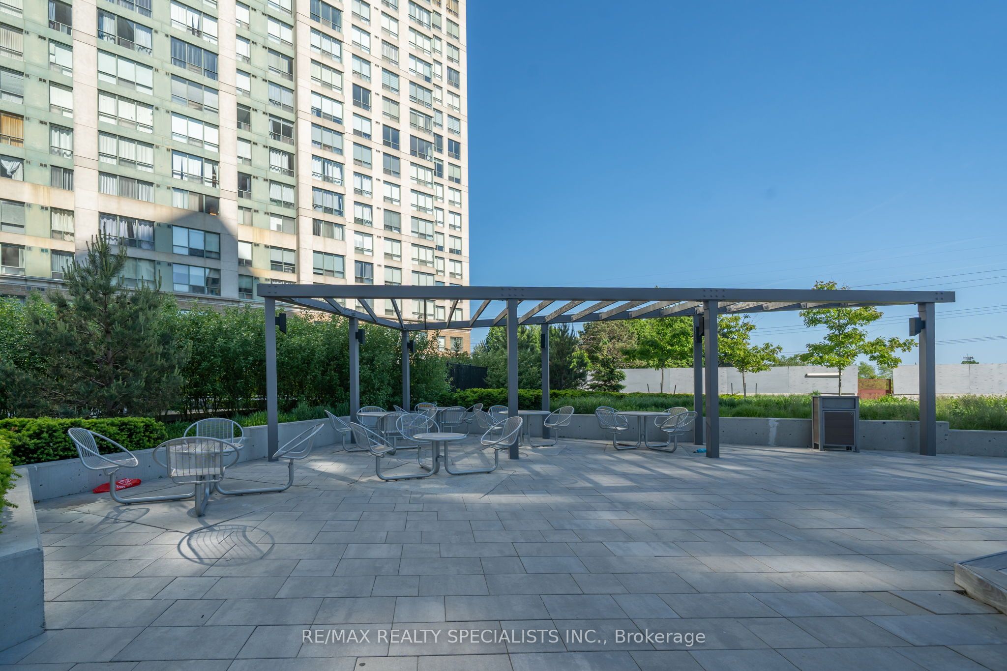 30 Samuel Wood Way 303, Toronto, ON M9B 0C9 photo 3