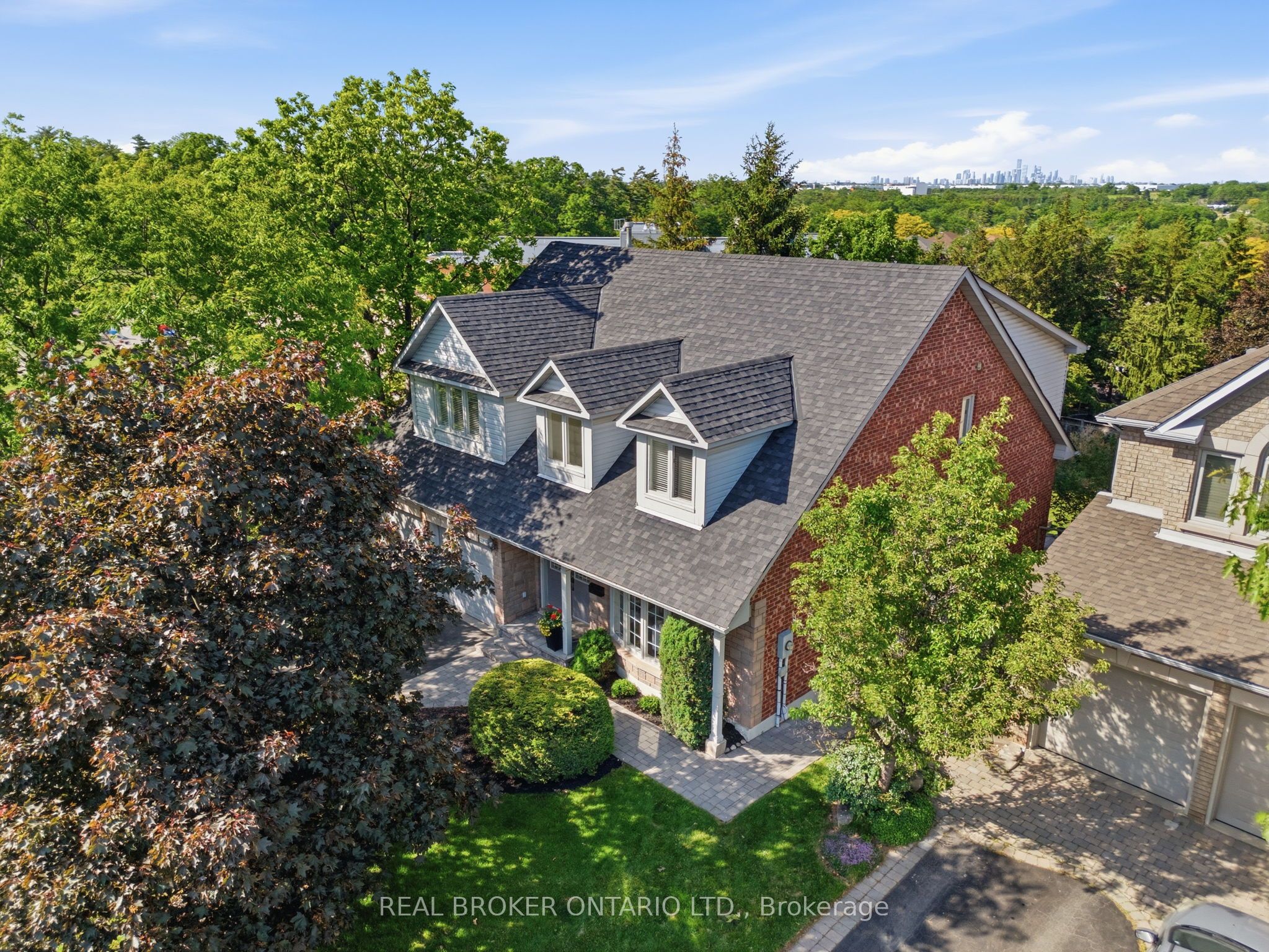 2205 Shaftesbury Court, Oakville, ON L6H 6C6 photo 2