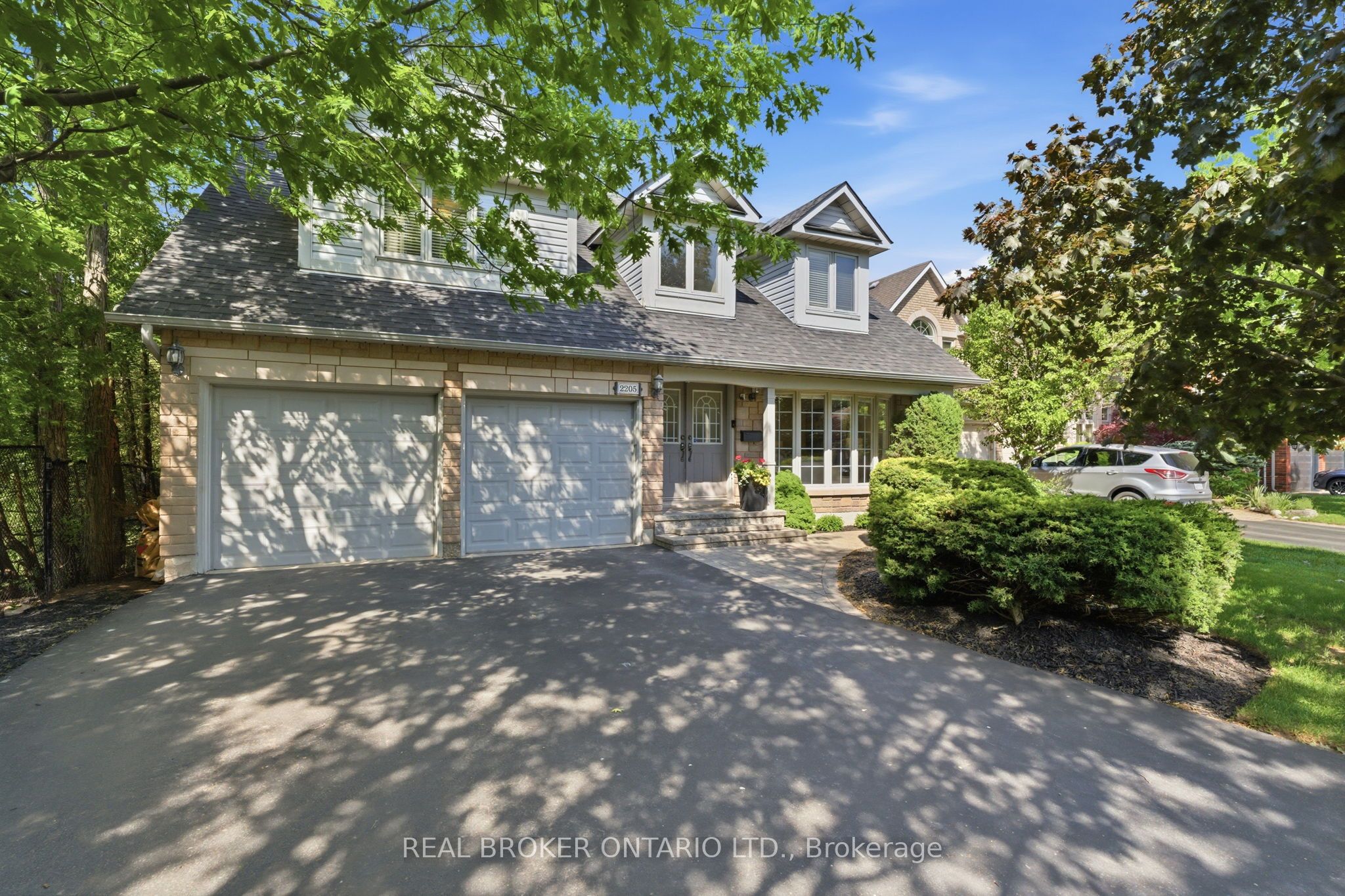 2205 Shaftesbury Court, Oakville, ON L6H 6C6 photo 3