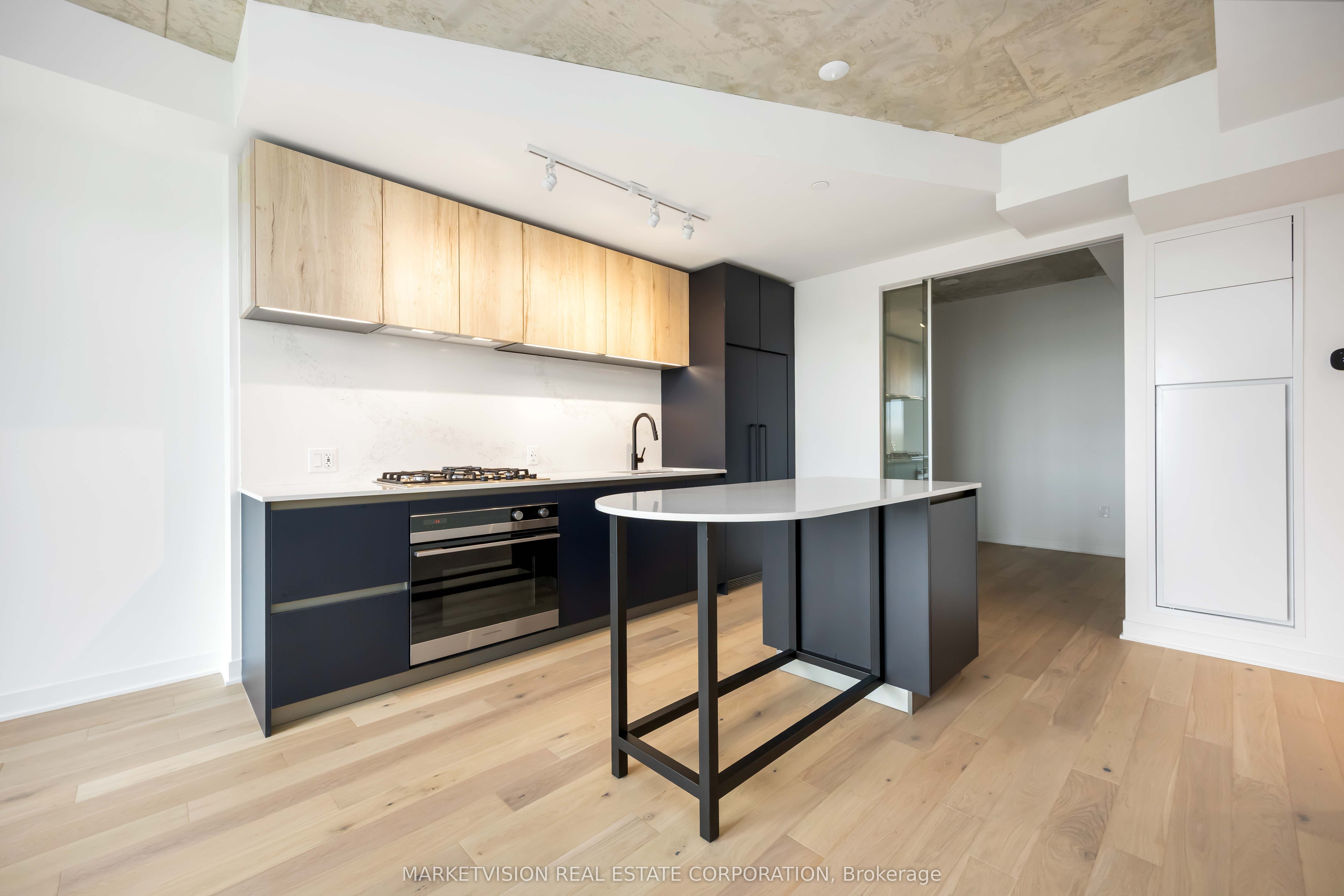 2625 Dundas Street W 610, Toronto, ON M6P 0C5 photo 2