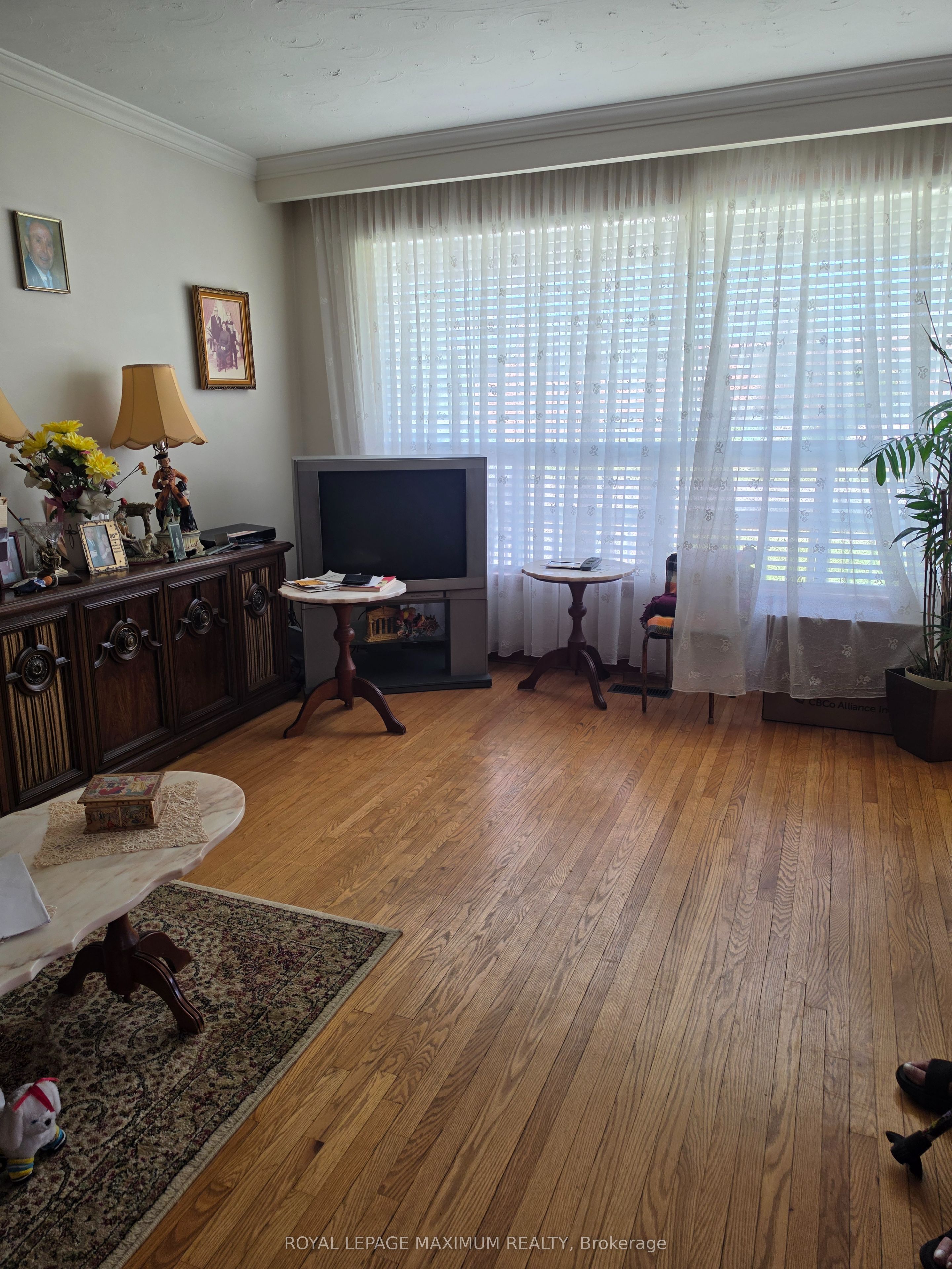 4254 Brandon Gate Drive, Mississauga, ON L4T 3K4 photo 3