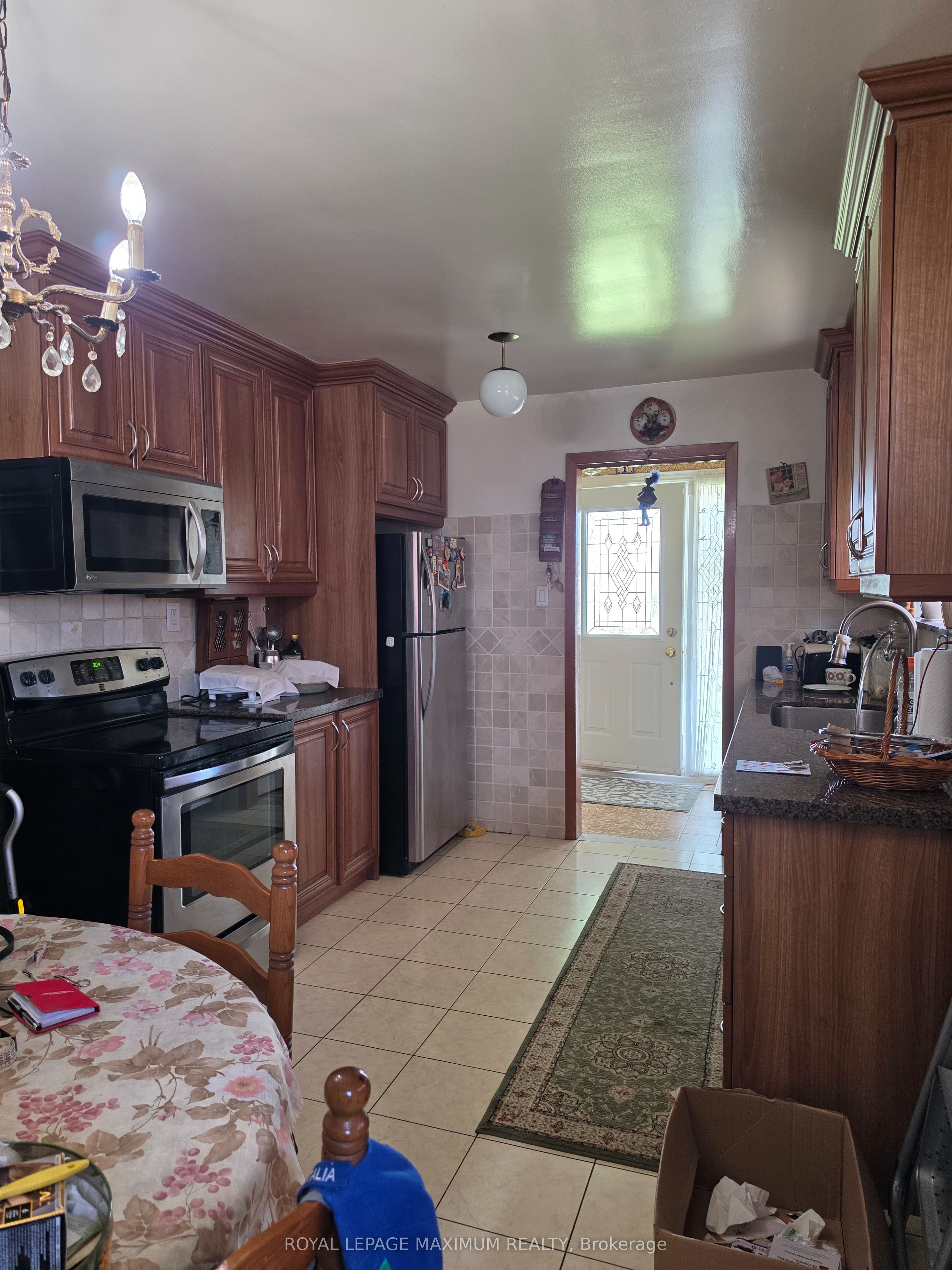 4254 Brandon Gate Drive, Mississauga, ON L4T 3K4 photo 4