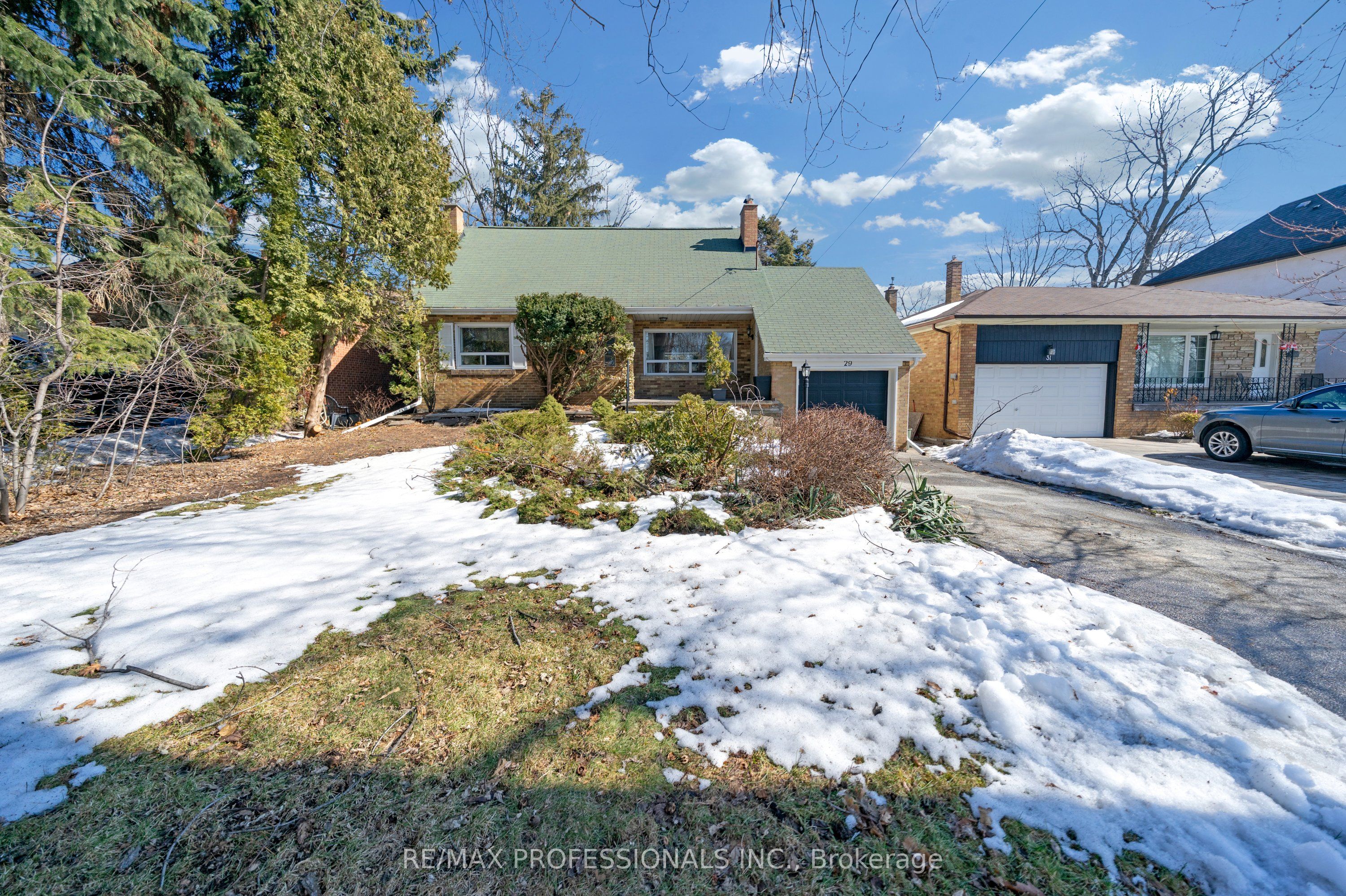 29 Tremont Road, Toronto, ON M9B 3X3