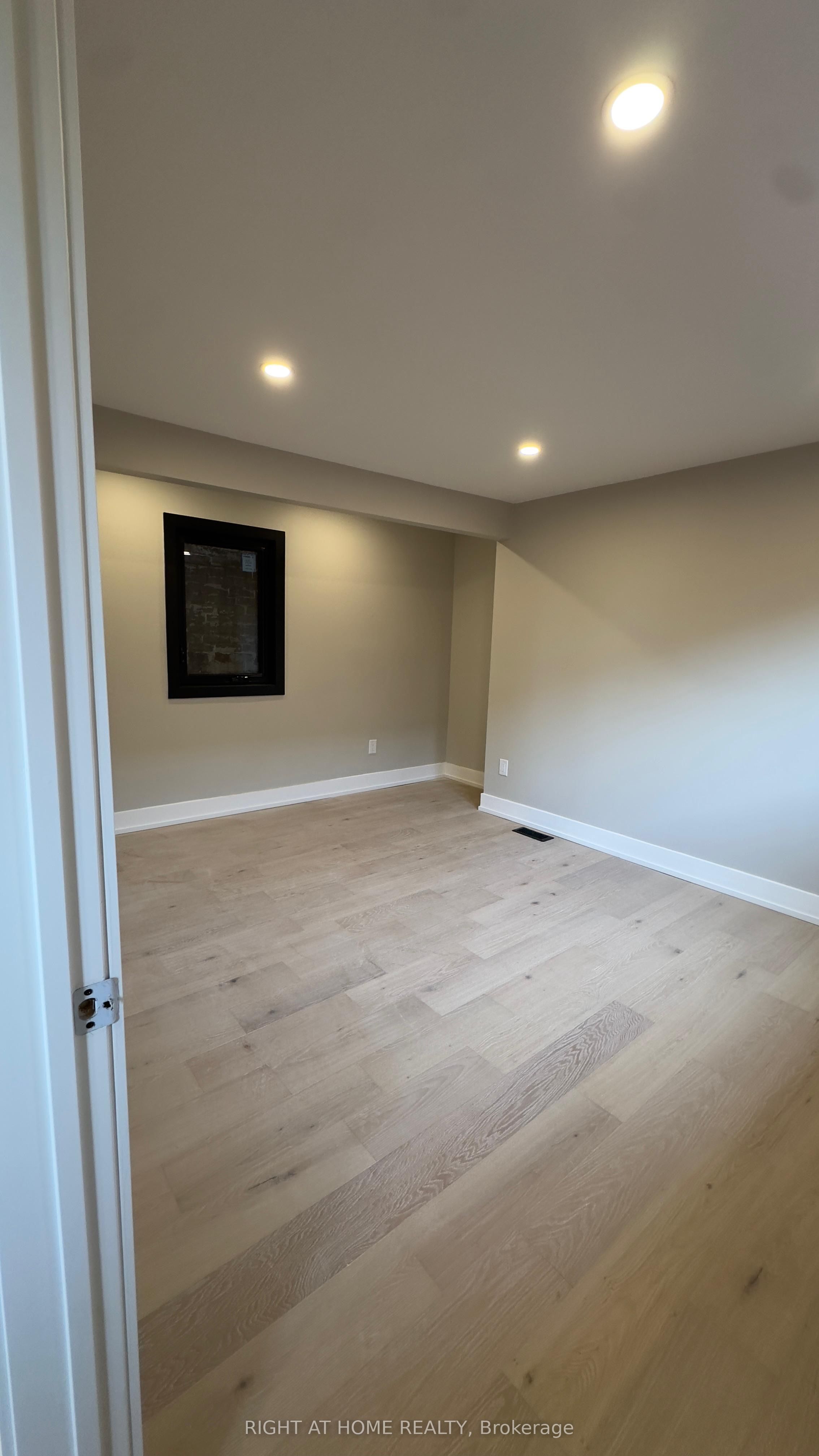500 Salem Avenue N 202, Toronto, ON M6H 3E1 photo 2