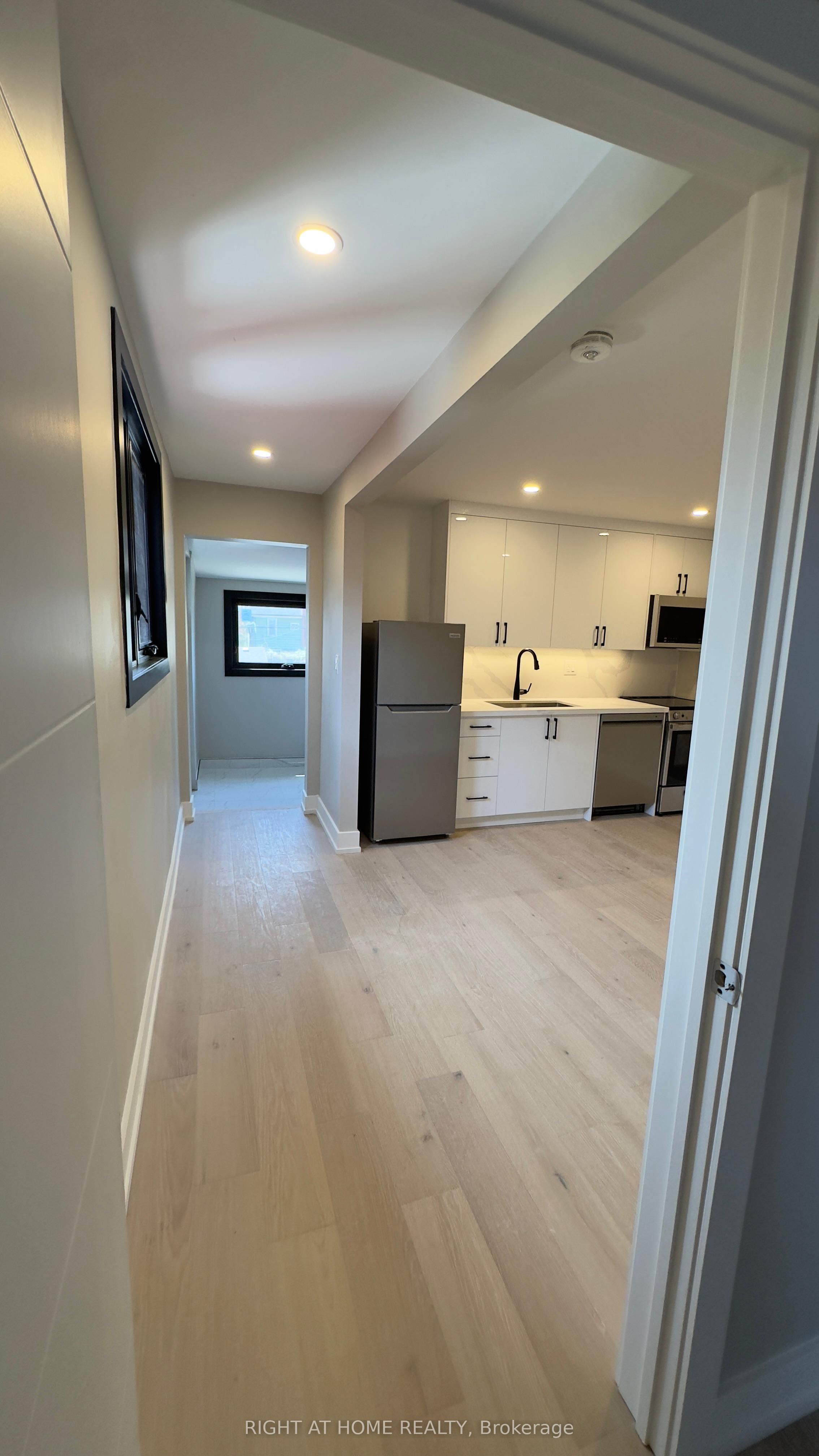 500 Salem Avenue N 202, Toronto, ON M6H 3E1 photo 3