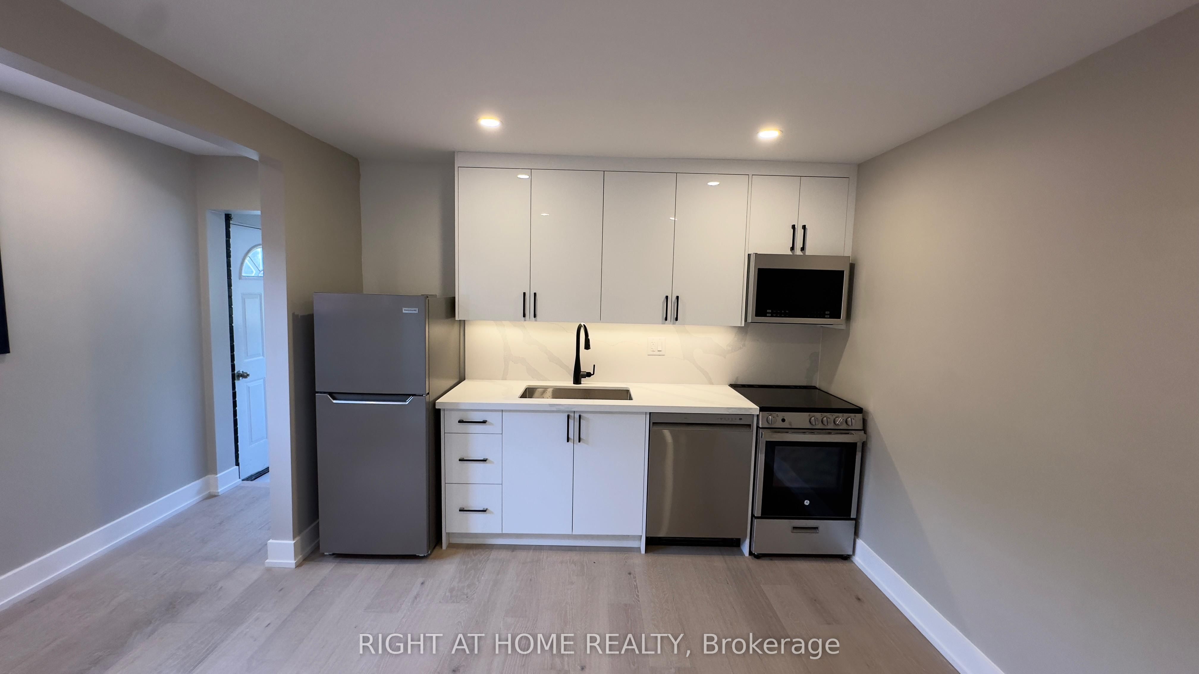 500 Salem Avenue N 202, Toronto, ON M6H 3E1 photo 4