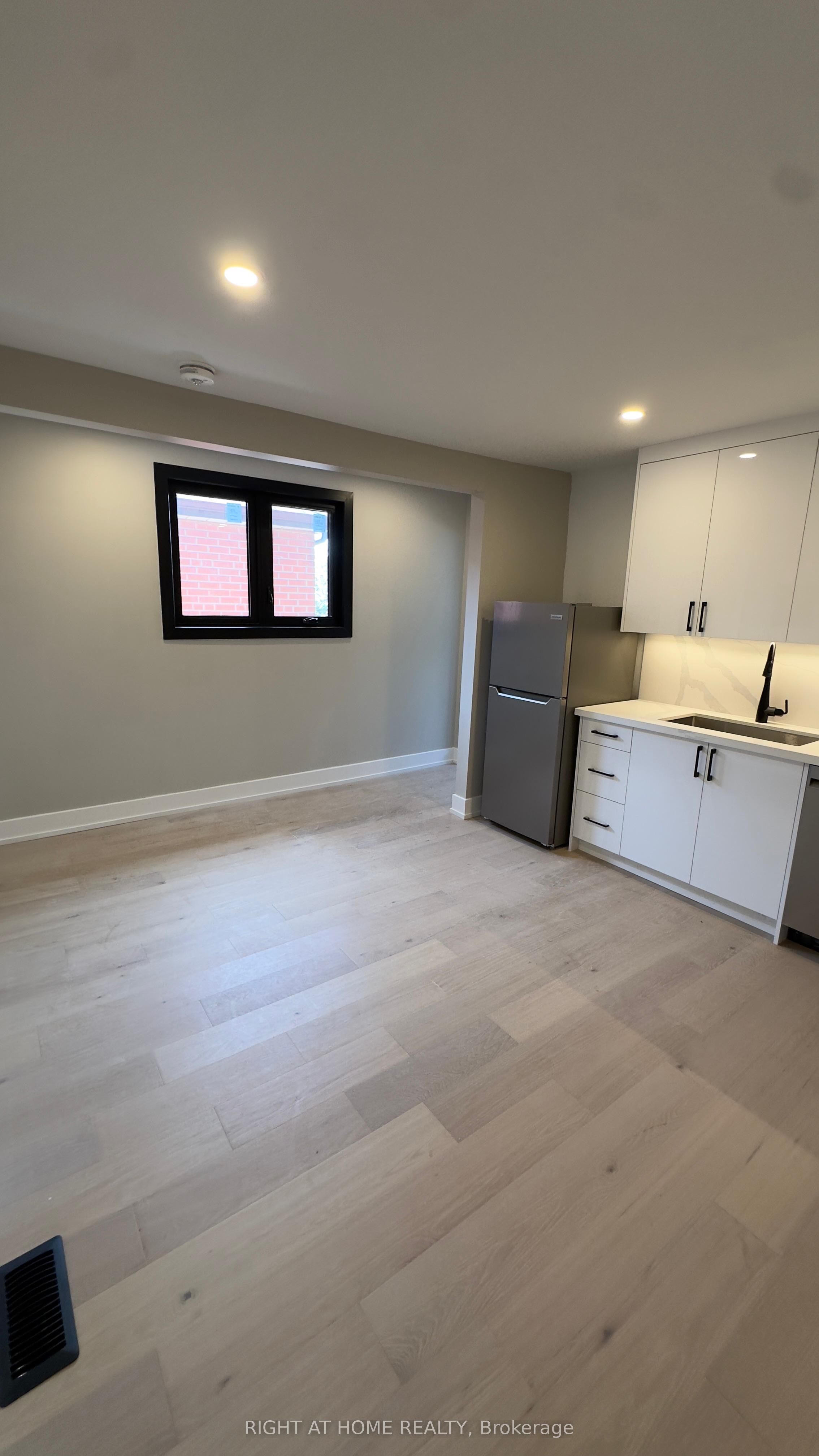 500 Salem Avenue N 202, Toronto, ON M6H 3E1 photo 5