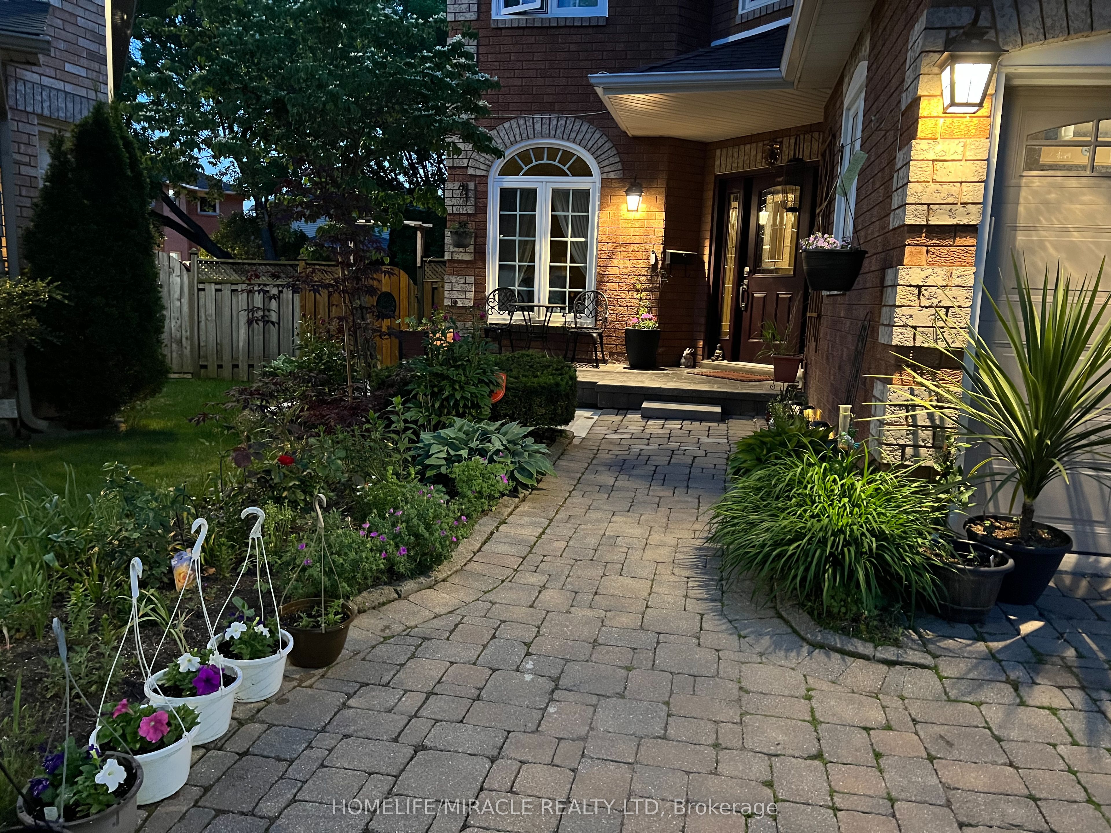 5522 Fleur-De-Lis Court, Mississauga, ON L5R 2Z6 photo 3