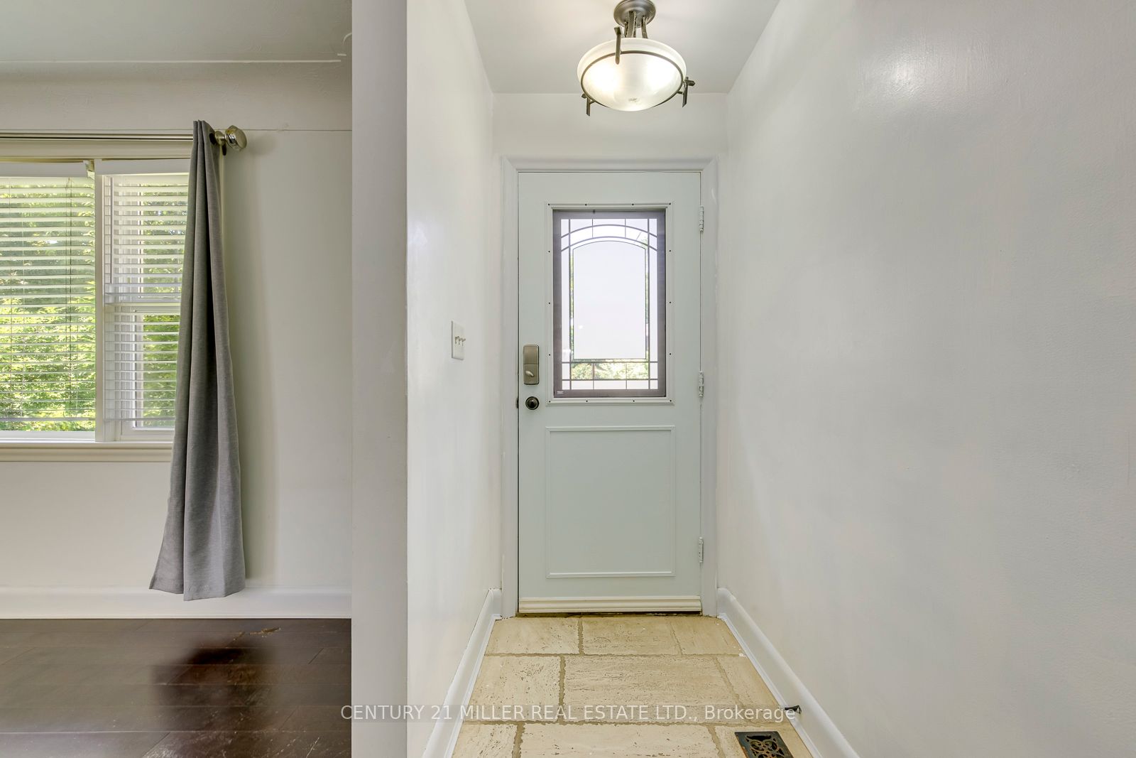 2048 Edinburgh (Main Level) Drive, Burlington, ON L7R 2C9 photo 5
