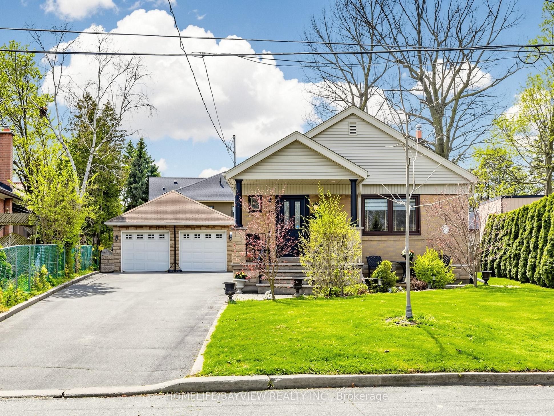 10 Woolton Crescent, Toronto, ON M6M 4K9