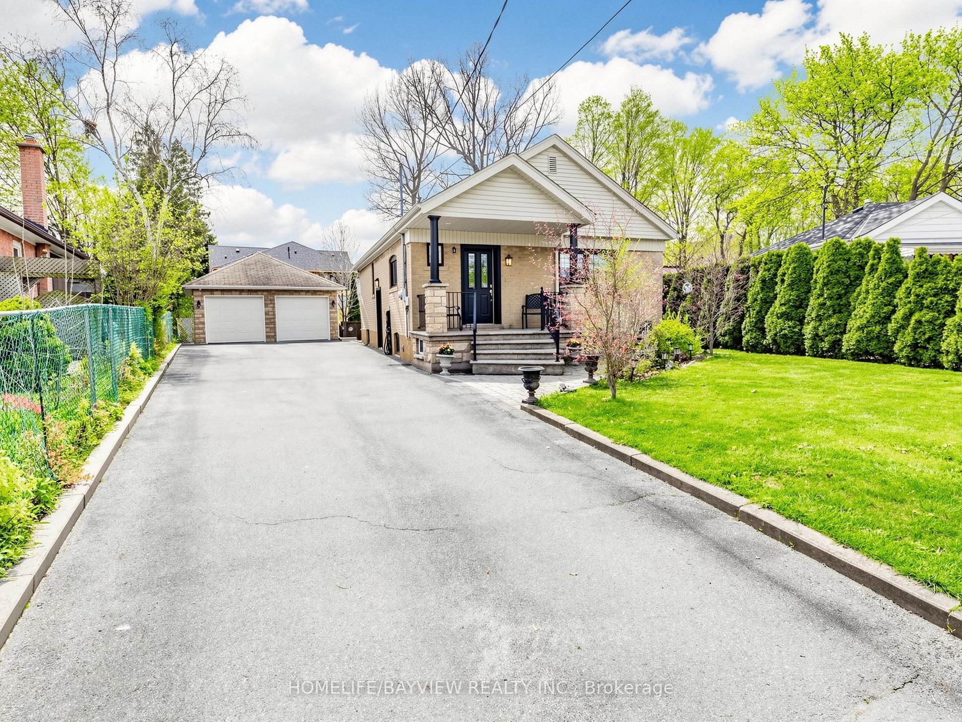 10 Woolton Crescent, Toronto, ON M6M 4K9 photo 3