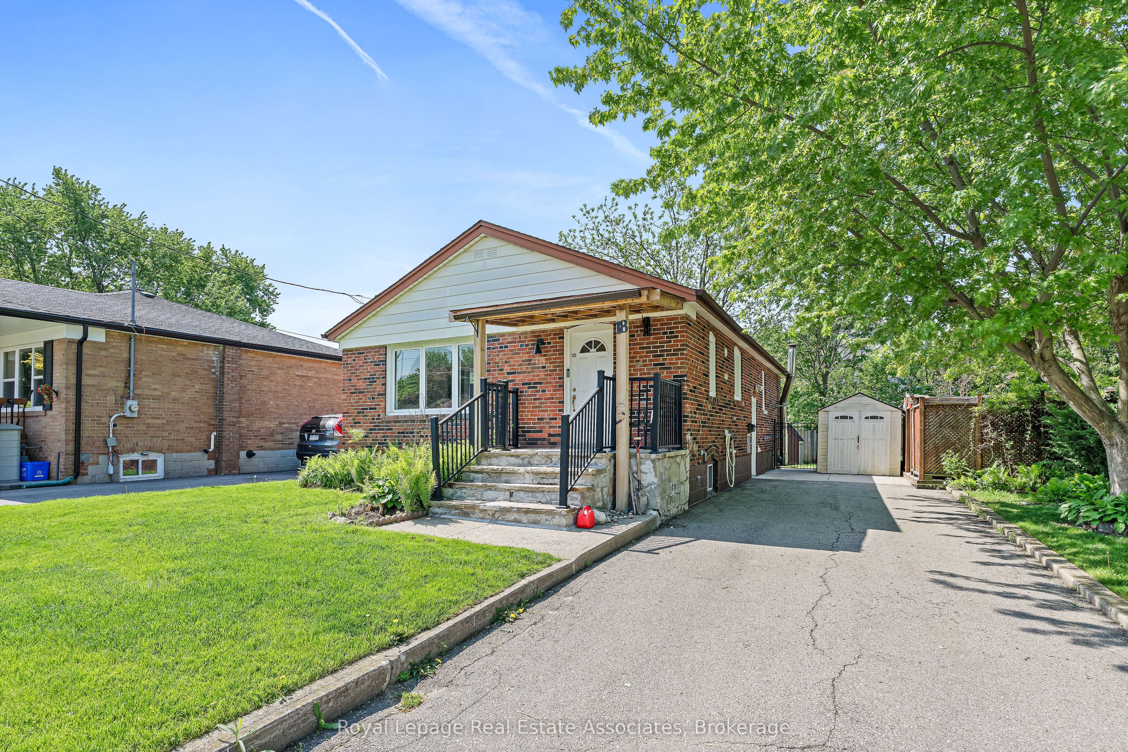18 Shelley Street, Halton Hills, ON L7G 3W9 photo 2