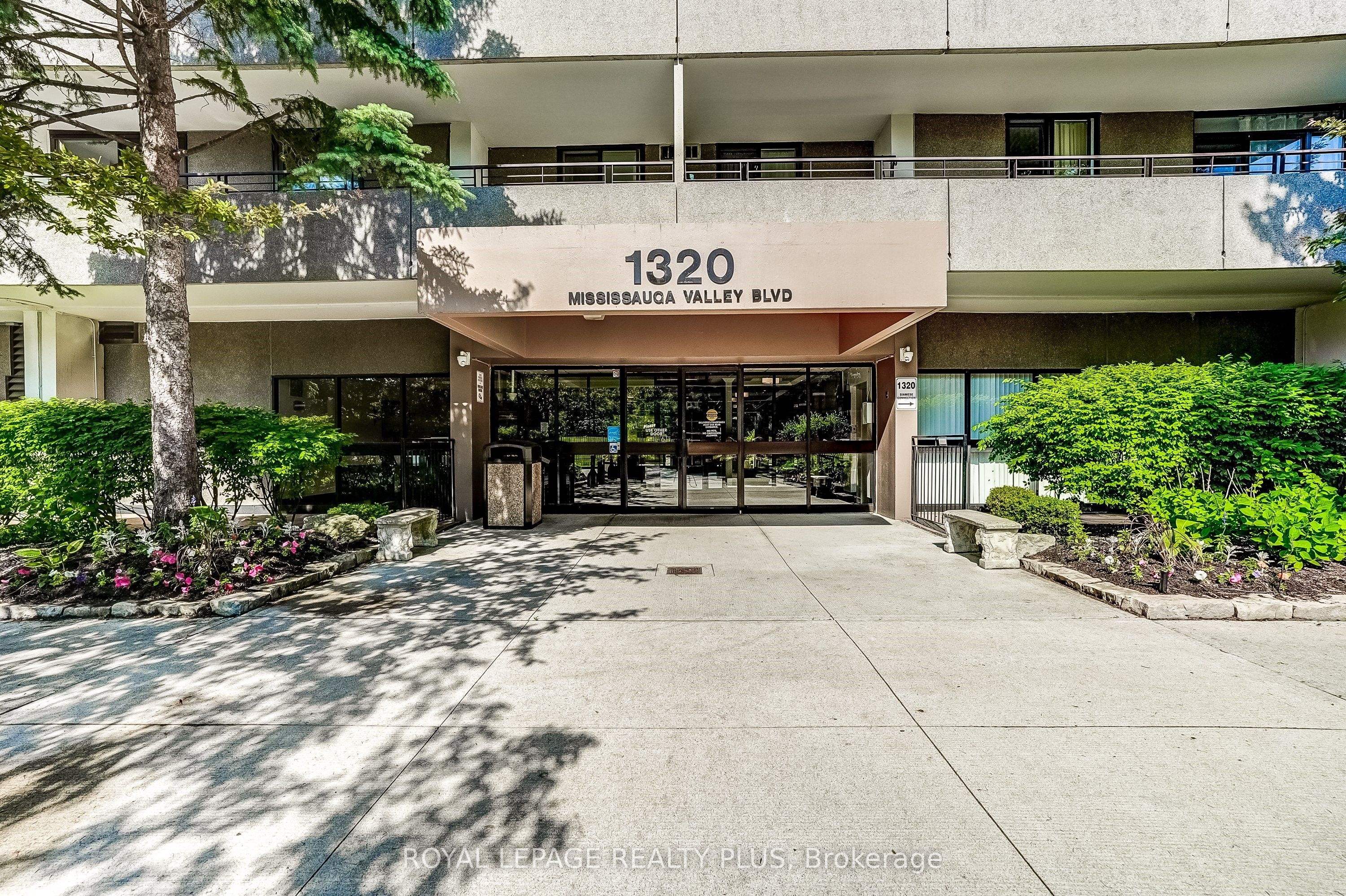 1320 Mississauga Valley Boulevard 906, Mississauga, ON L5A 3S9 photo 3