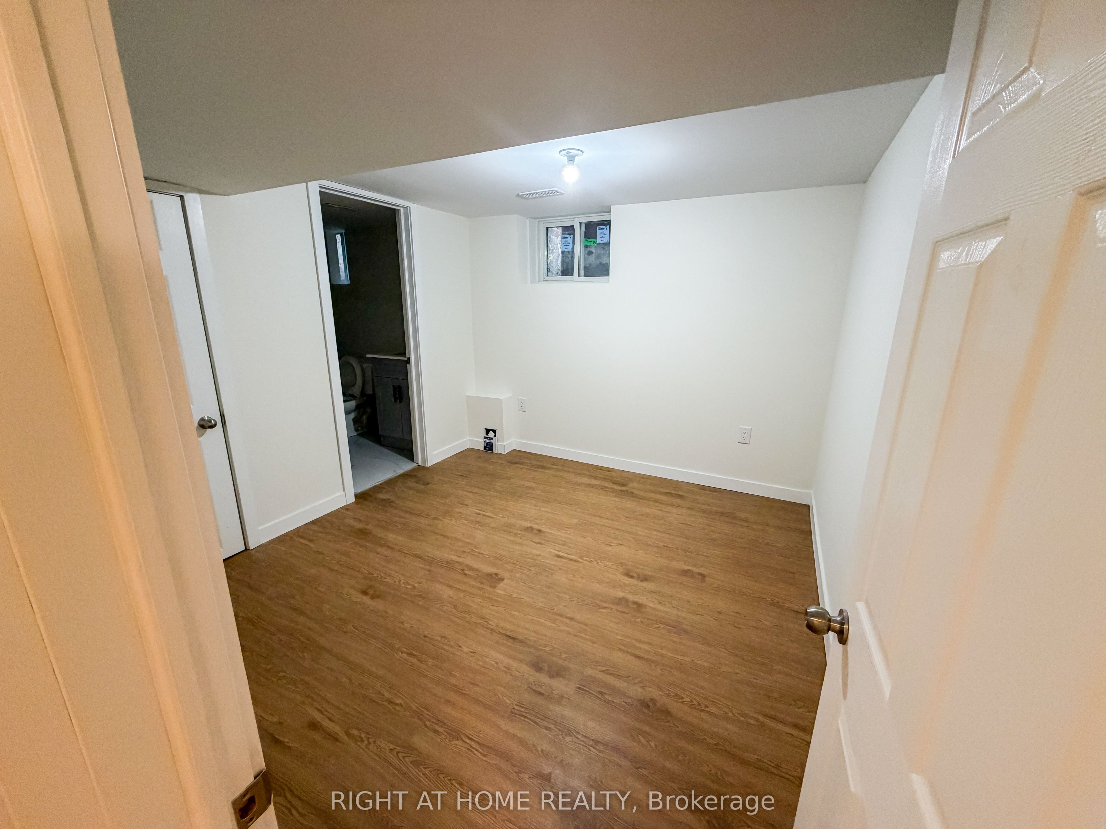 300 South Kingsway Basement, Toronto, ON M6S 3T9 photo 3