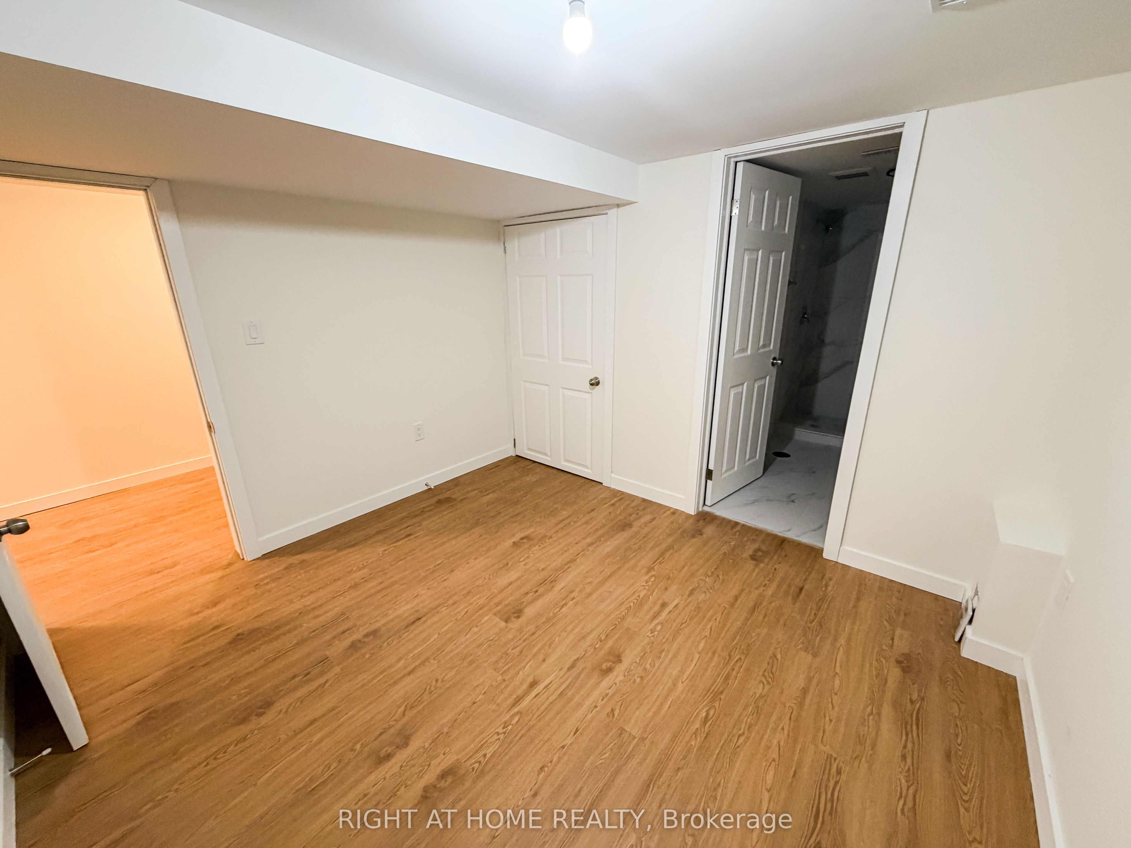 300 South Kingsway Basement, Toronto, ON M6S 3T9 photo 4