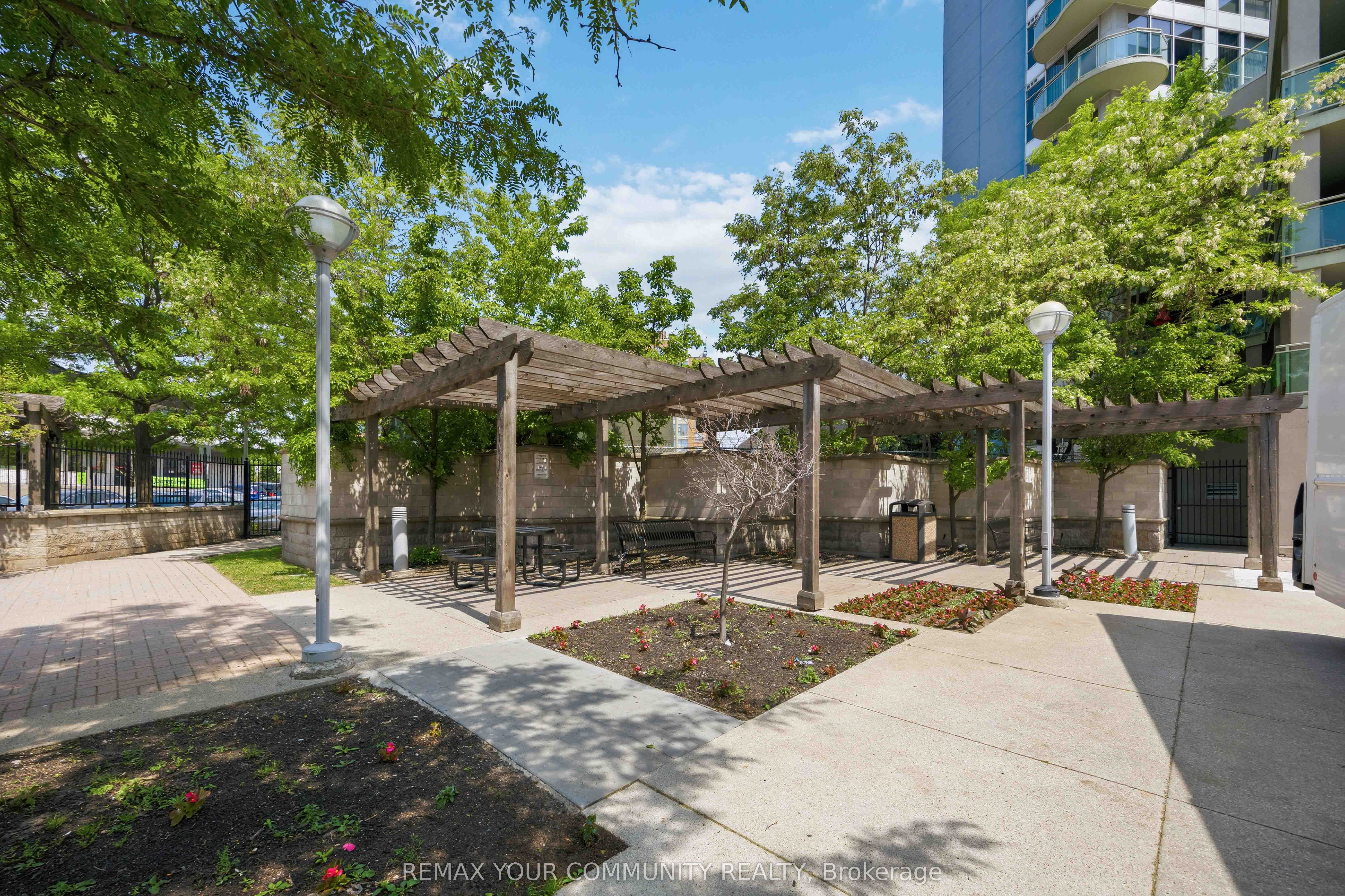 1600 Keele Street 502, Toronto, ON M6N 5J1 photo 2
