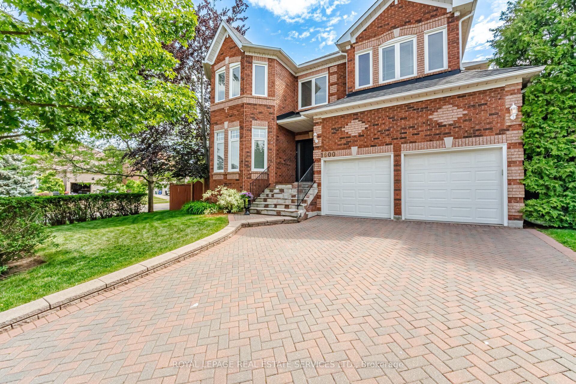 1600 Glenvista Drive, Oakville, ON L6H 6E9