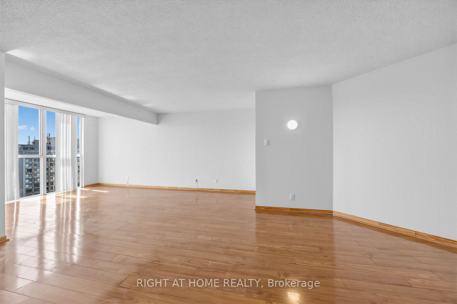 41 Markbrook Lane 1711, Toronto, ON M9V 5E6 photo 2