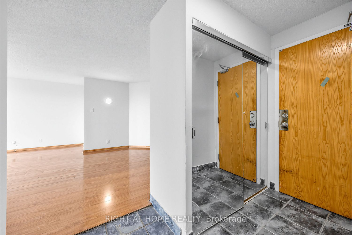 41 Markbrook Lane 1711, Toronto, ON M9V 5E6 photo 4