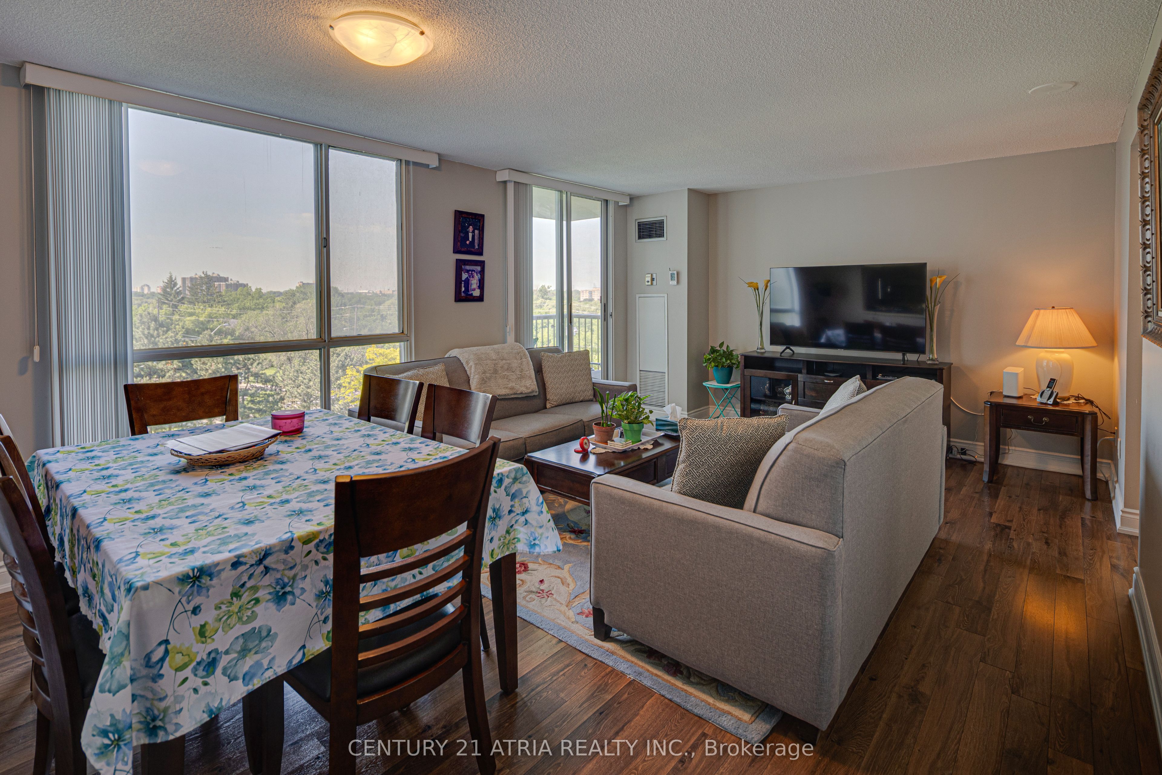 3077 Weston Road 606, Toronto, ON M9M 3A1 photo 2